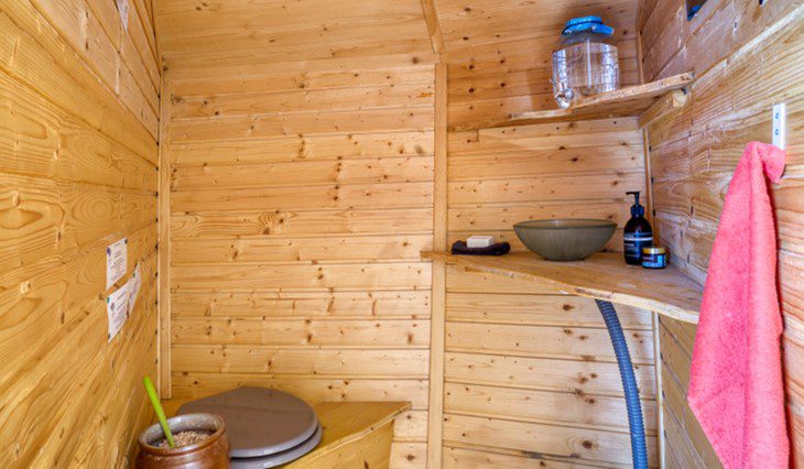 Cabane familiale flottante Mauka : une évasion sur l'eau à Pressac — salle de bain