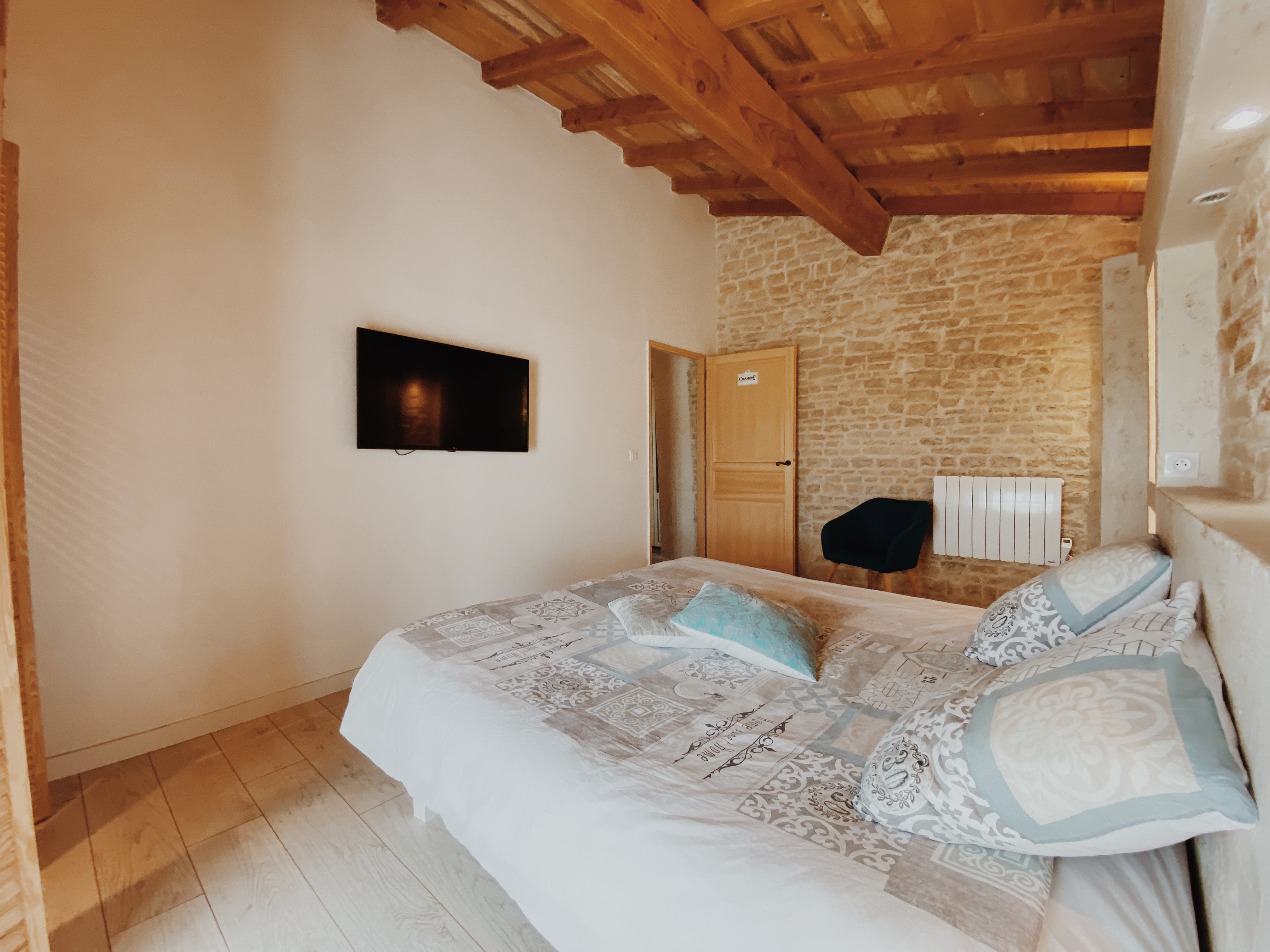 Domaine de Saint Florent & Spa — Maison insolite avec jacuzzi à Deux-Sèvres à Niort — vue depuis la terrasse