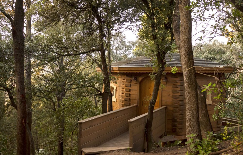 Cabane Cassine : une expérience suspendue en Languedoc-Roussillon à Villalier — espace de vie