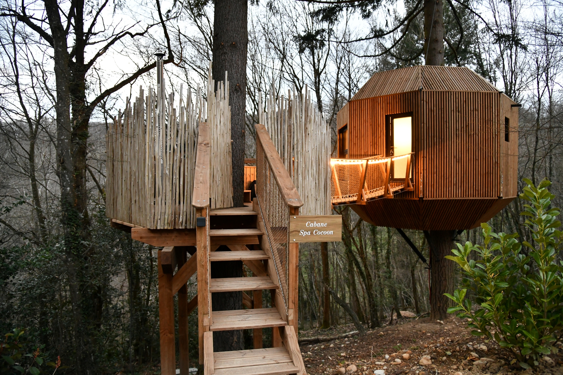 Cabane SPA Cocoon : une évasion en hauteur en Rhône-Alpes — Cabane à Gillonnay