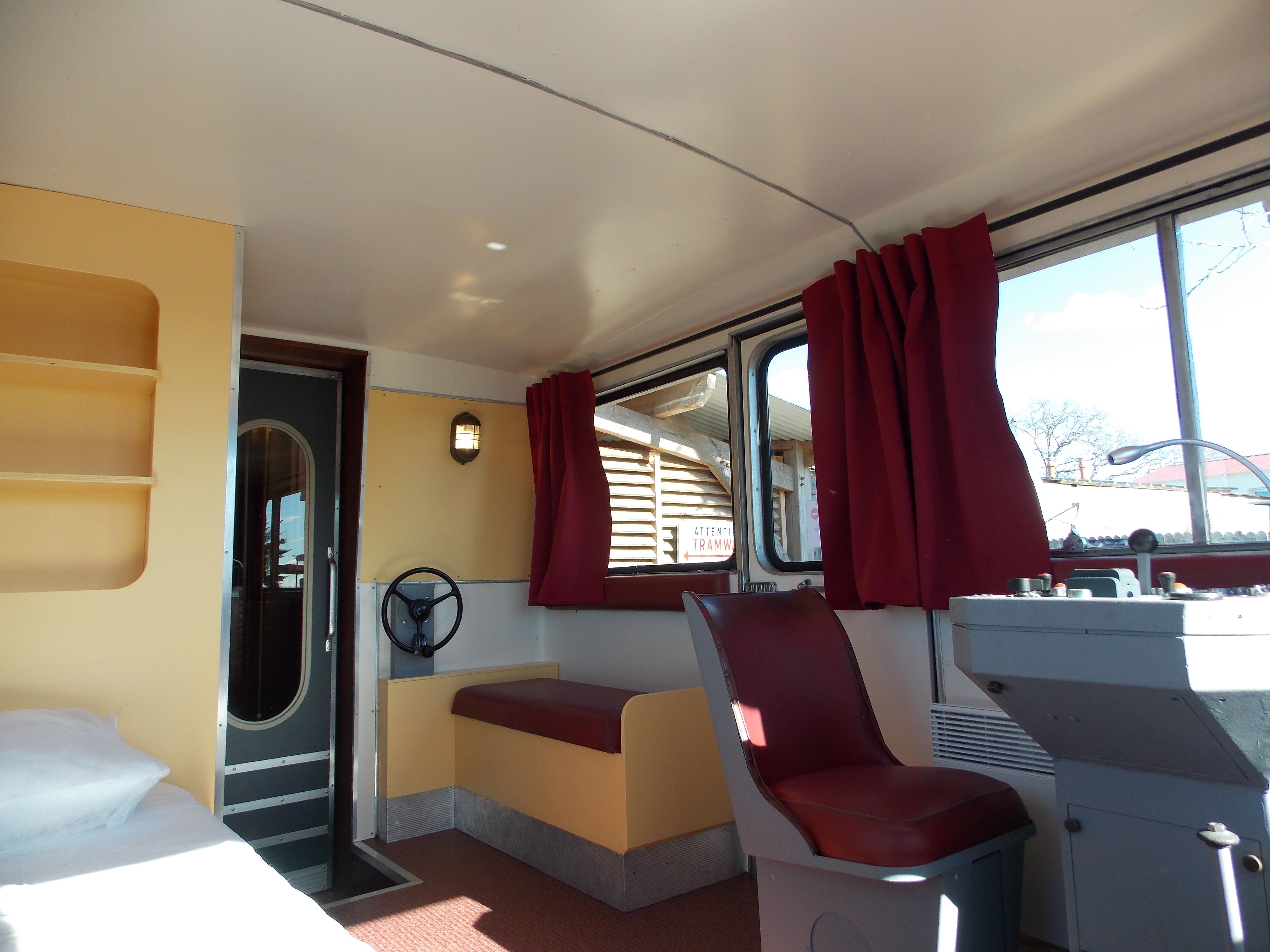 Tramway Nantais — Hébergement insolite avec spa à Saint-Michel-Chef-Chef à Saint-Nazaire — détail architectural