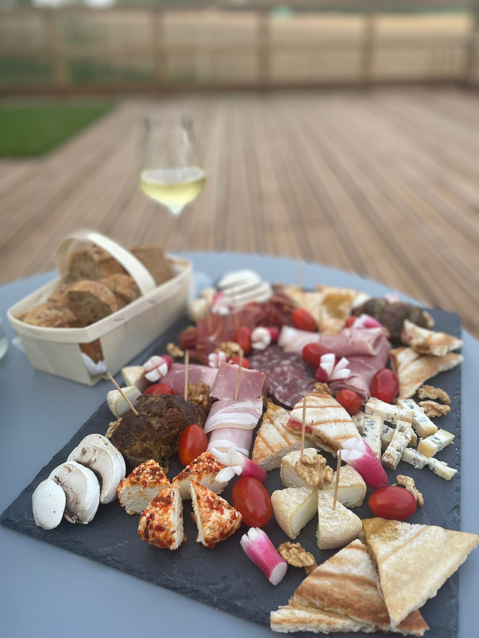 Évasion romantique dans une bulle avec spa en Rhône-Alpes à Jarcieu — cuisine