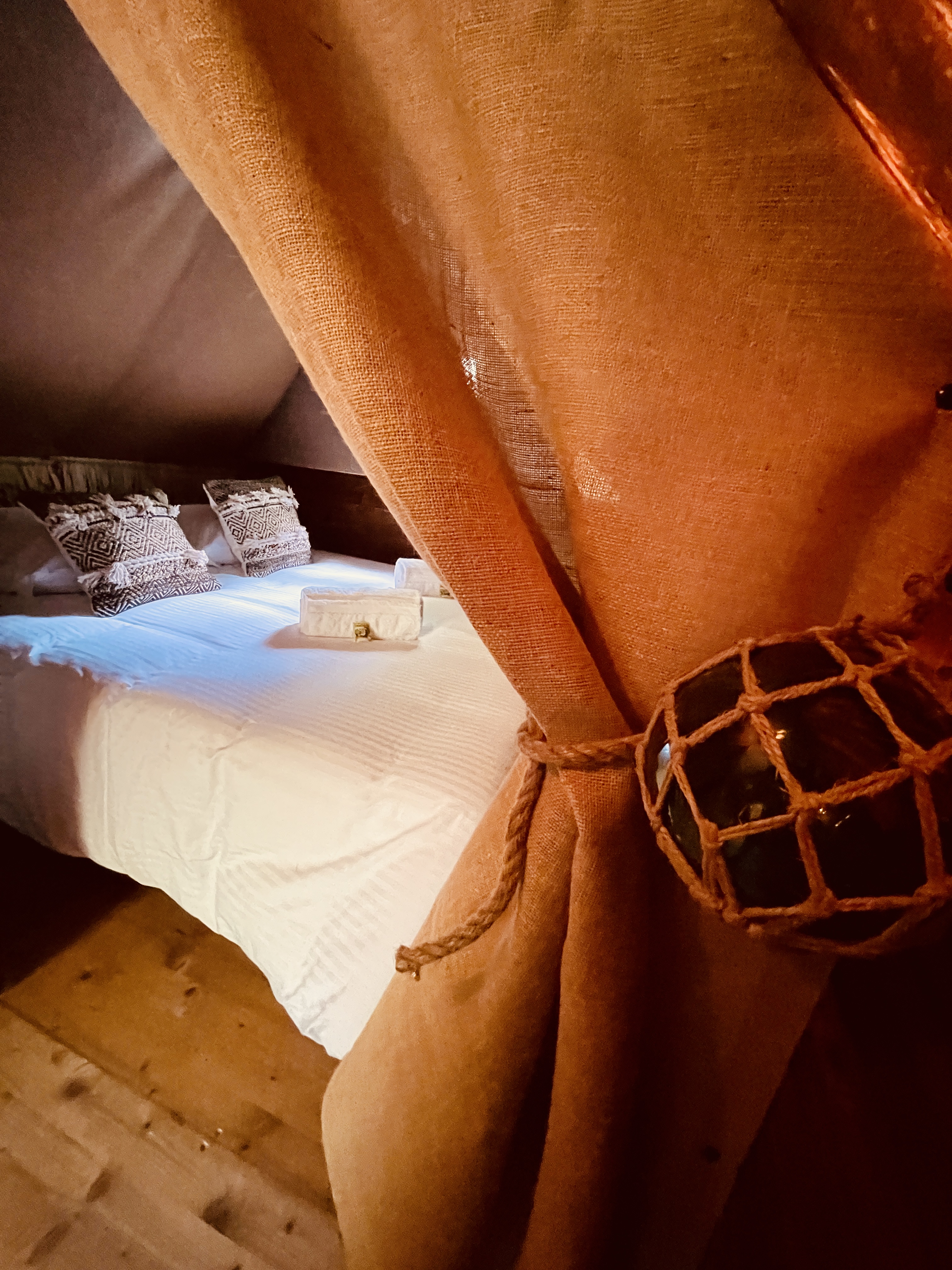 Le Radeau — Cabane sur l'eau avec spa à Côte-d'Or à Dijon — salle de bain