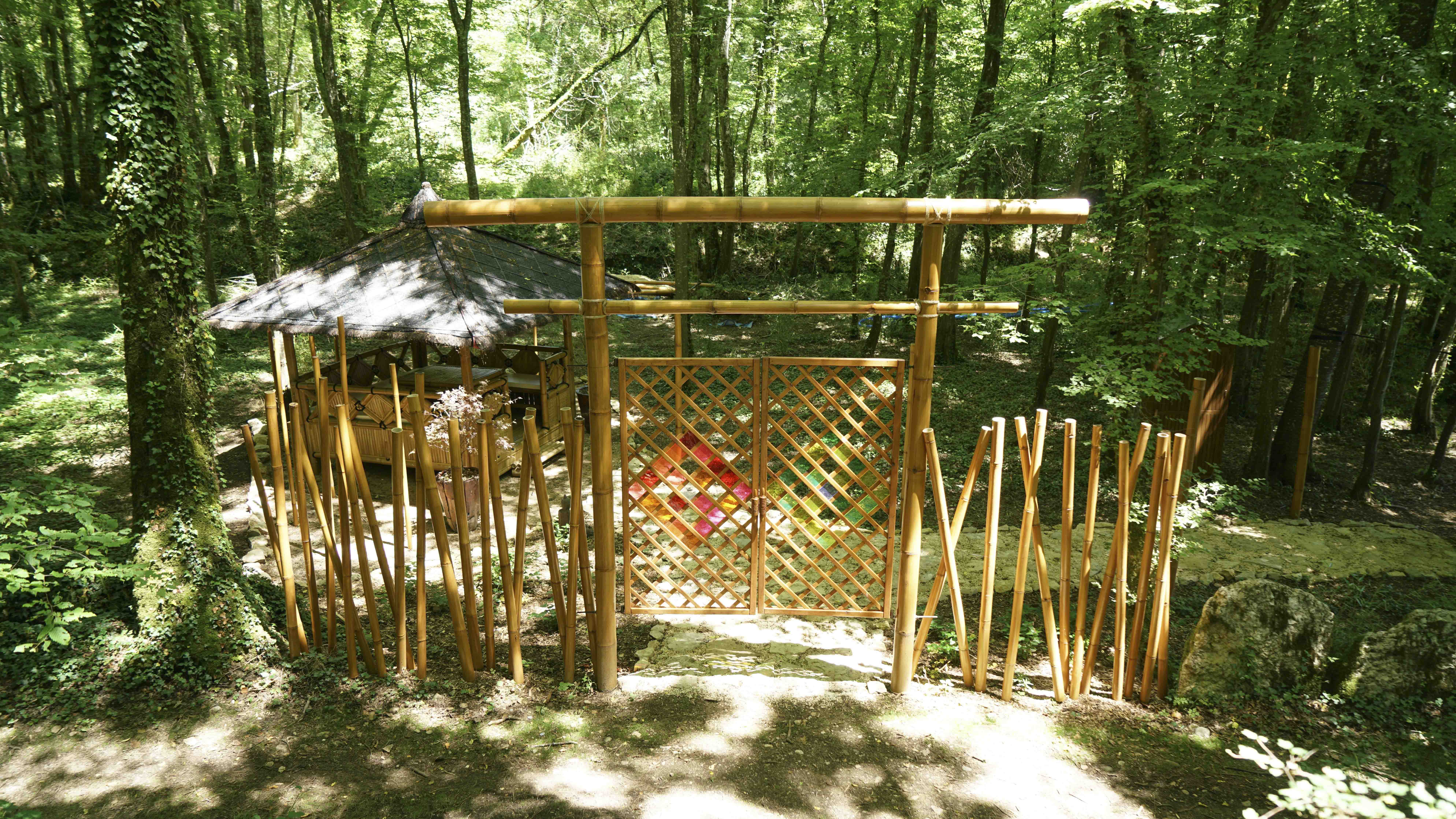 Bulle suspendue - Royaume des gourmets à Auvergne-Rhône-Alpes — salle de bain