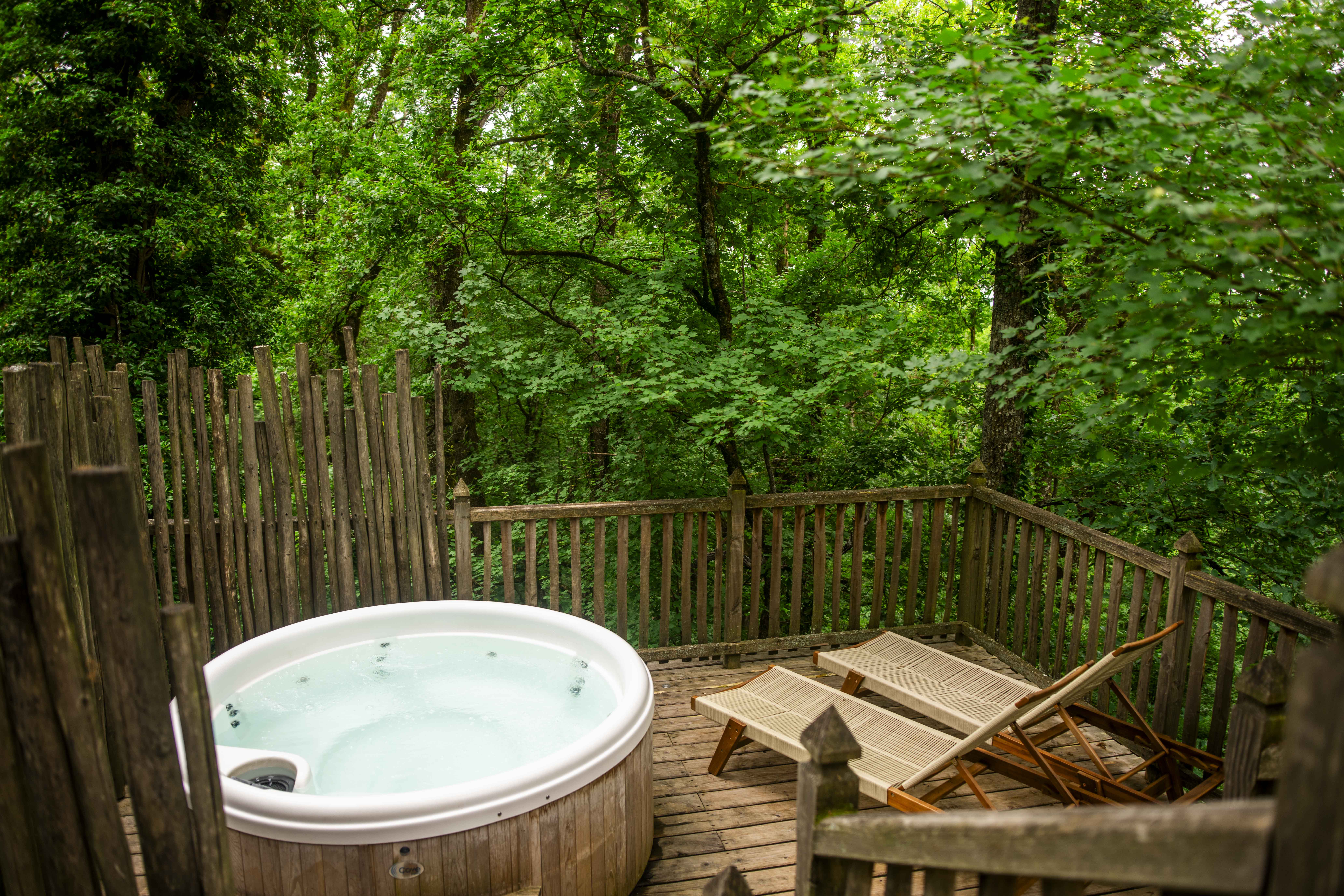 Cabane Château Milandes & Spa : une expérience suspendue en Aquitaine à Beaumontois En Perigord — chambre