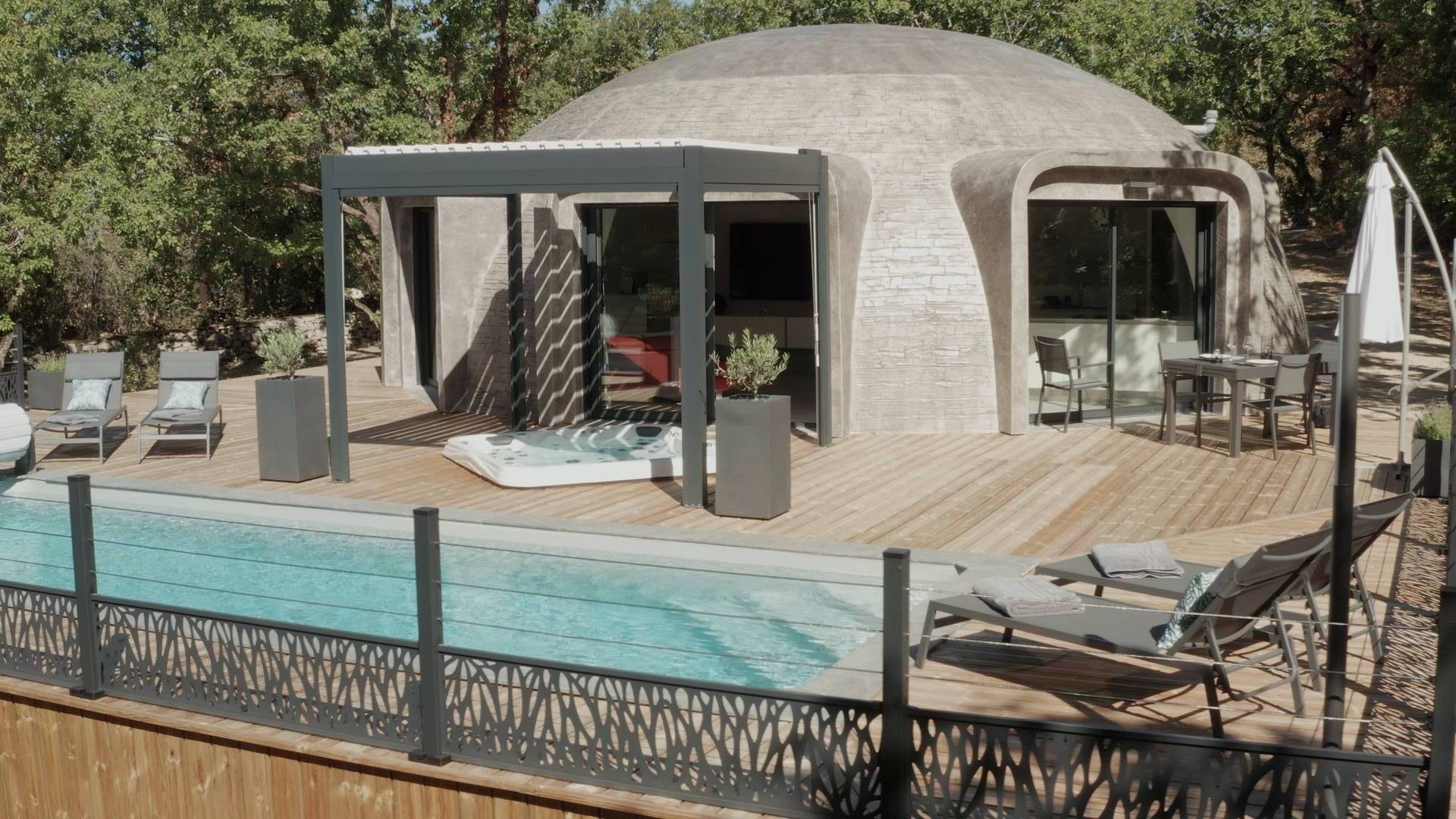 Un séjour enchanteur dans un dôme avec spa privatif en Limousin à Chartrier-Ferriere — vue intérieure