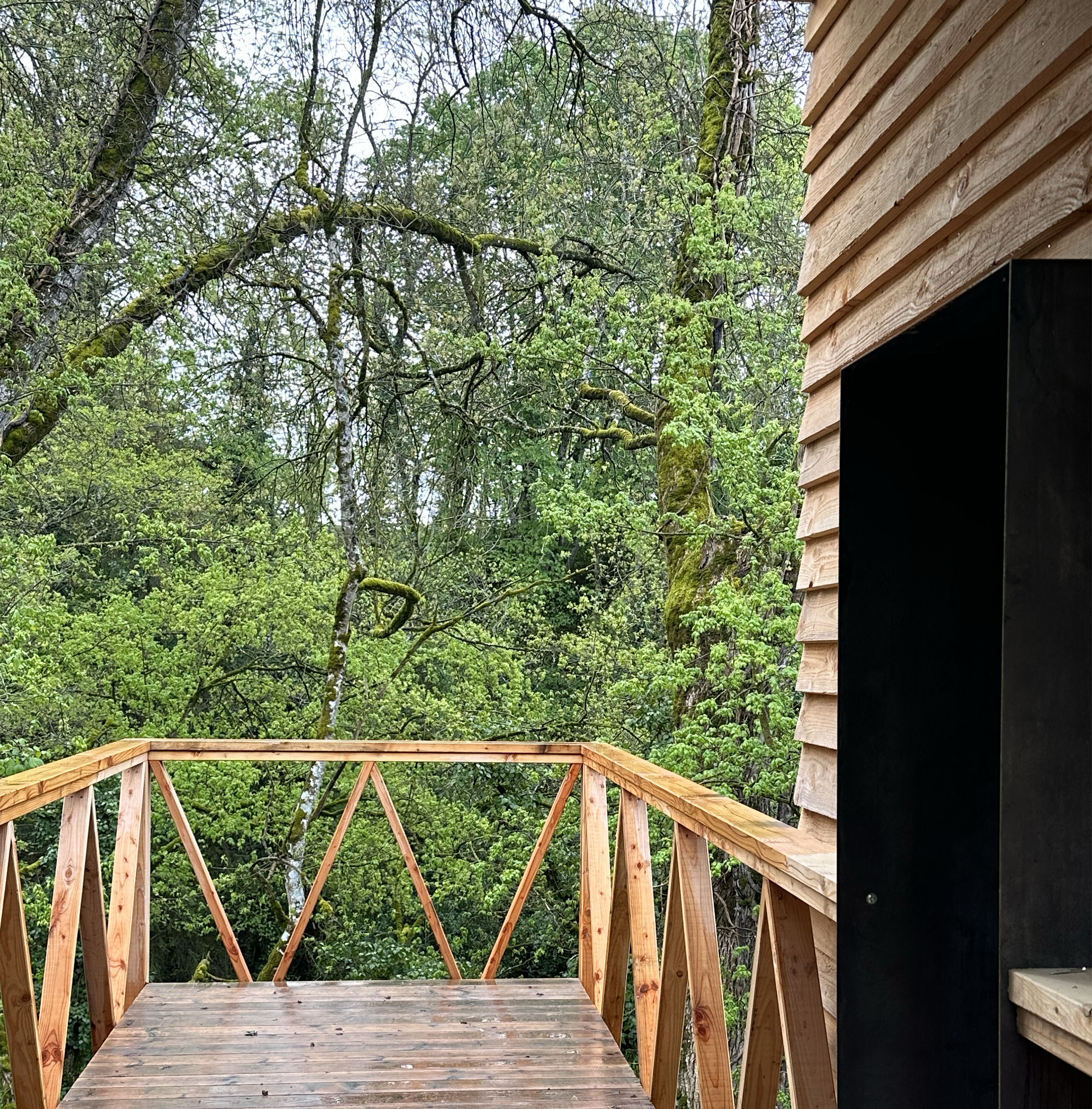 Mirà - Cabane sur pilotis au cœur des Jardins Secrets à Vaulx — espace de vie