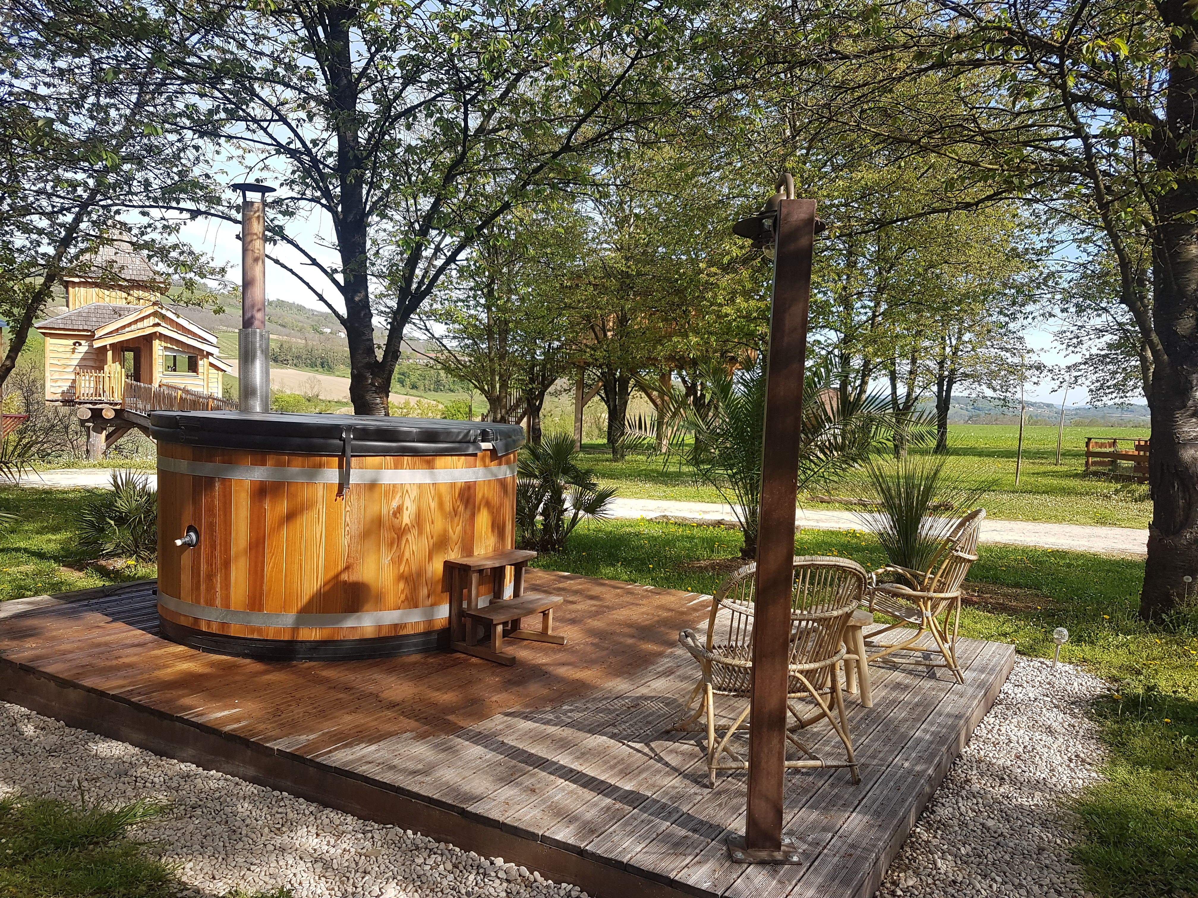 Roulotte Romantique du Vercornoix — Séjour bien-être avec spa en Drôme à Saint-Jean-En-Royans — environnement naturel
