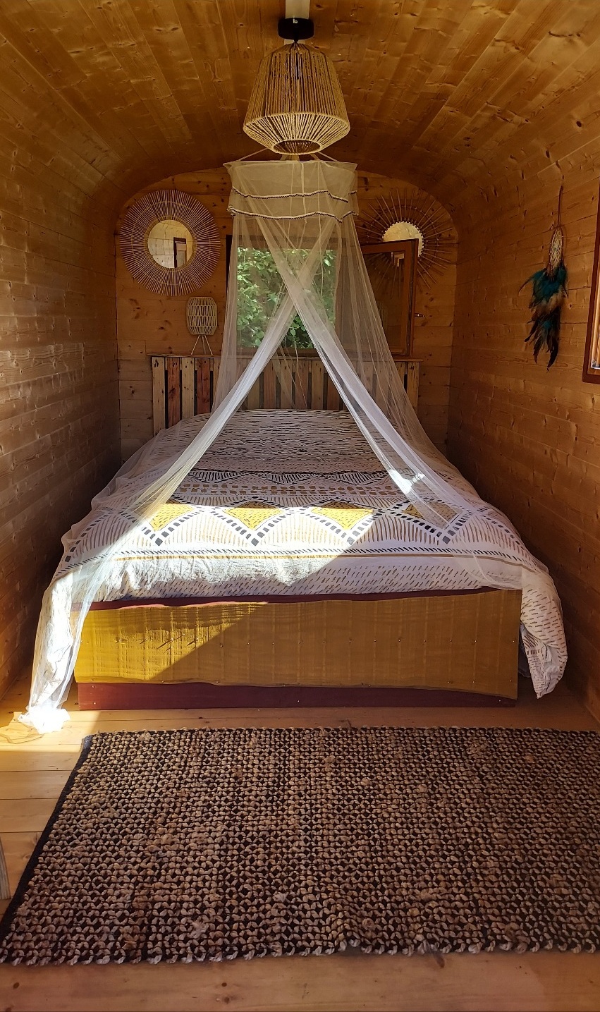 La roulotte du bonheur — Roulotte avec vue panoramique à Dordogne à Coursac — espace de vie