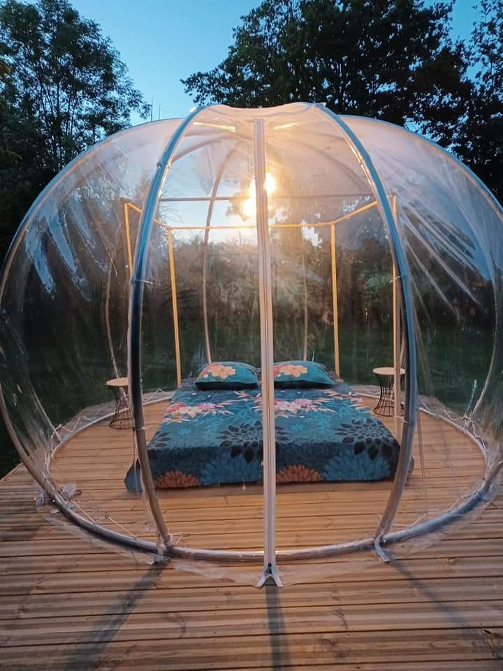 Évasion étoilée dans une bulle en Limousin à La Saunière — salle de bain