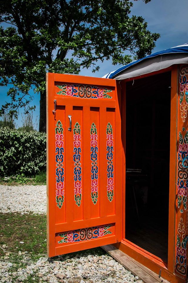 Yourte Mongole 2 — Séjour authentique avec spa en Côtes-d'Armor à Plounévez-Moëdec — vue depuis la terrasse