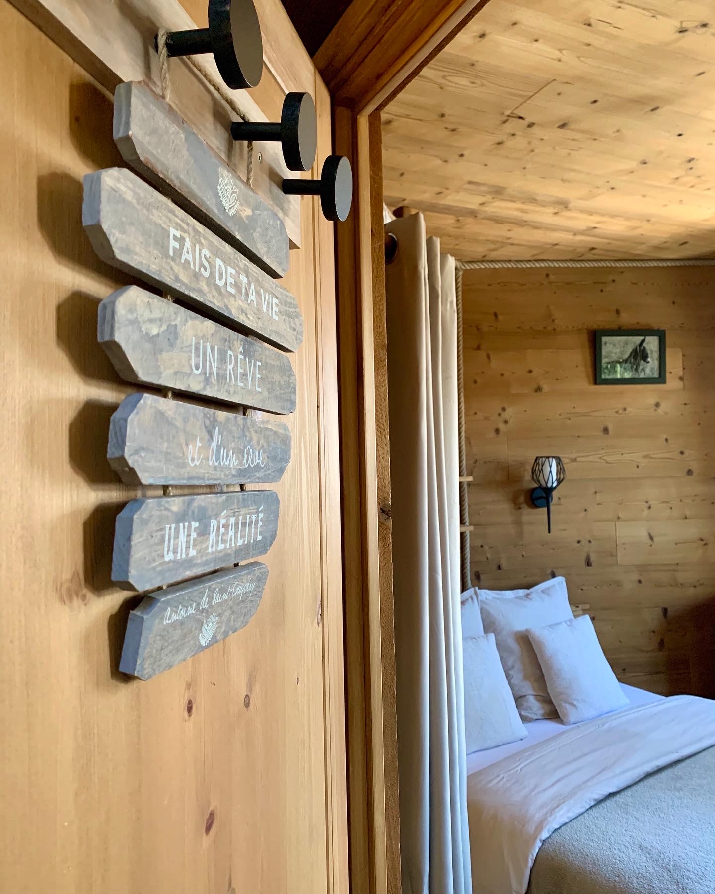 La Cabane dans les arbres de Valmo'Insolite — Nuit perchée à 4m en Savoie à Les Avanchers-Valmorel — cuisine