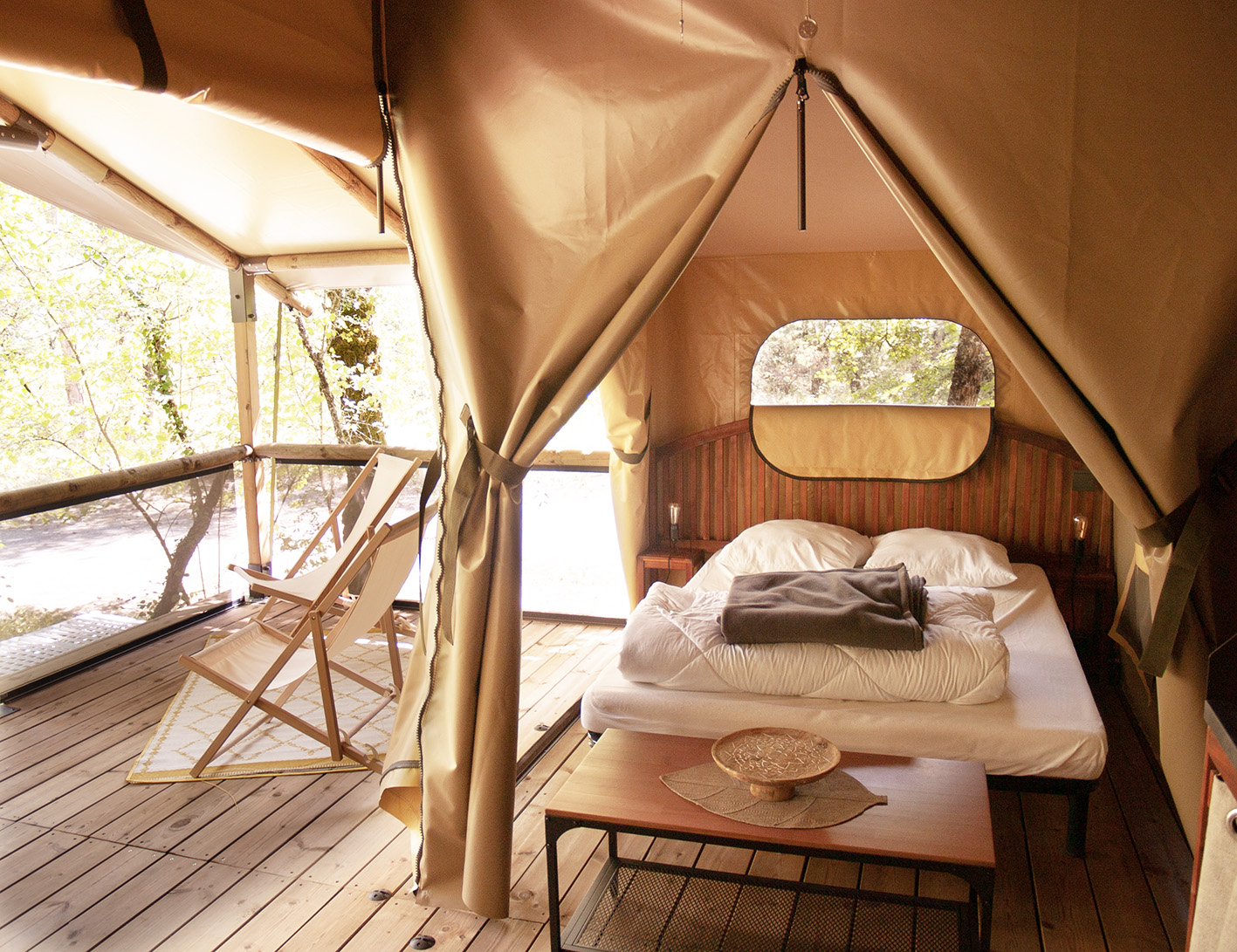 Tente lodge 5 personnes : une expérience immersive en pleine nature à La Motte-Chalancon — chambre