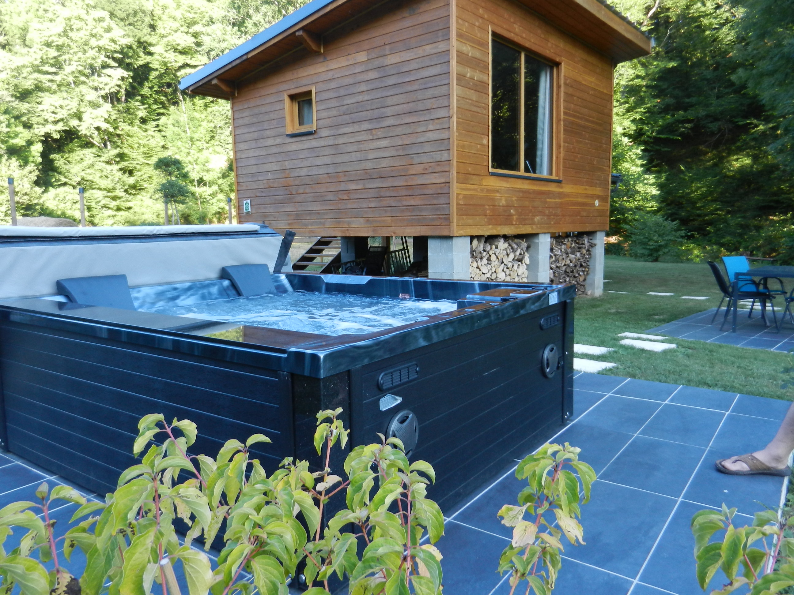 La cabane cocon du Gast — Cabane sur pilotis avec spa privatisable à Creuse à La Nouaille — vue intérieure