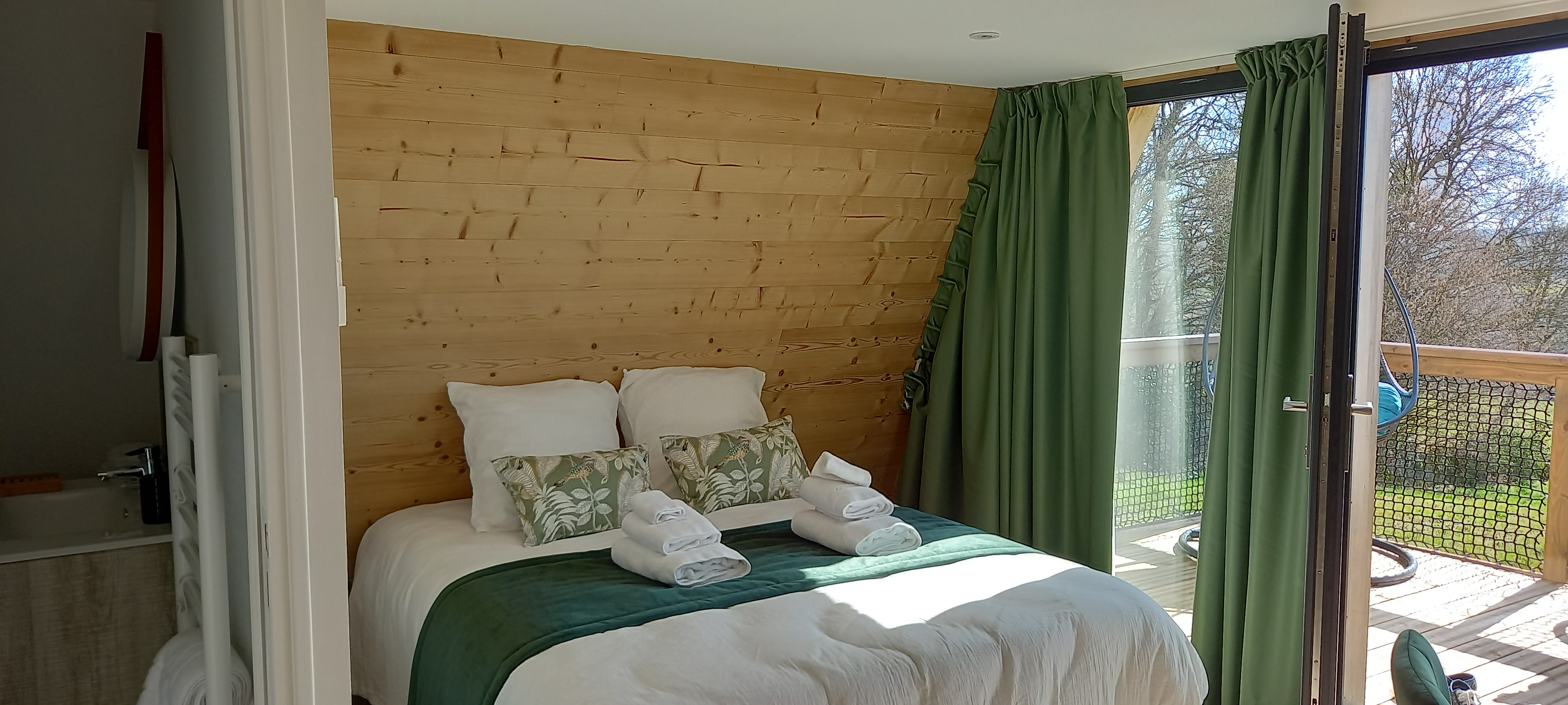 Le Drôle de Tipi — Cabane sur pilotis avec vue panoramique à Marne à Châlons-en-Champagne — cuisine