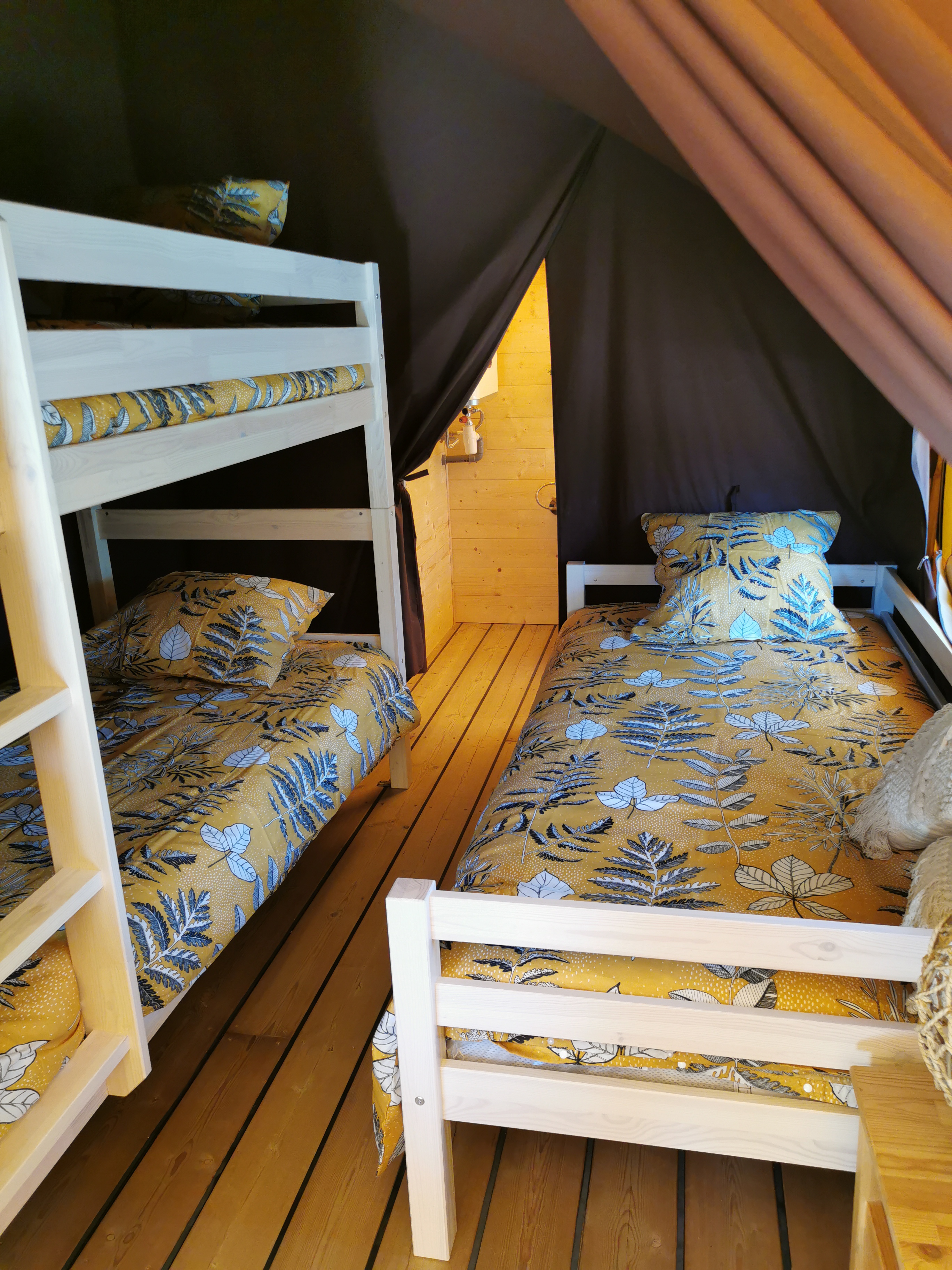 Un séjour cocooning dans une tente lodge en pleine nature à Ansignan — cuisine