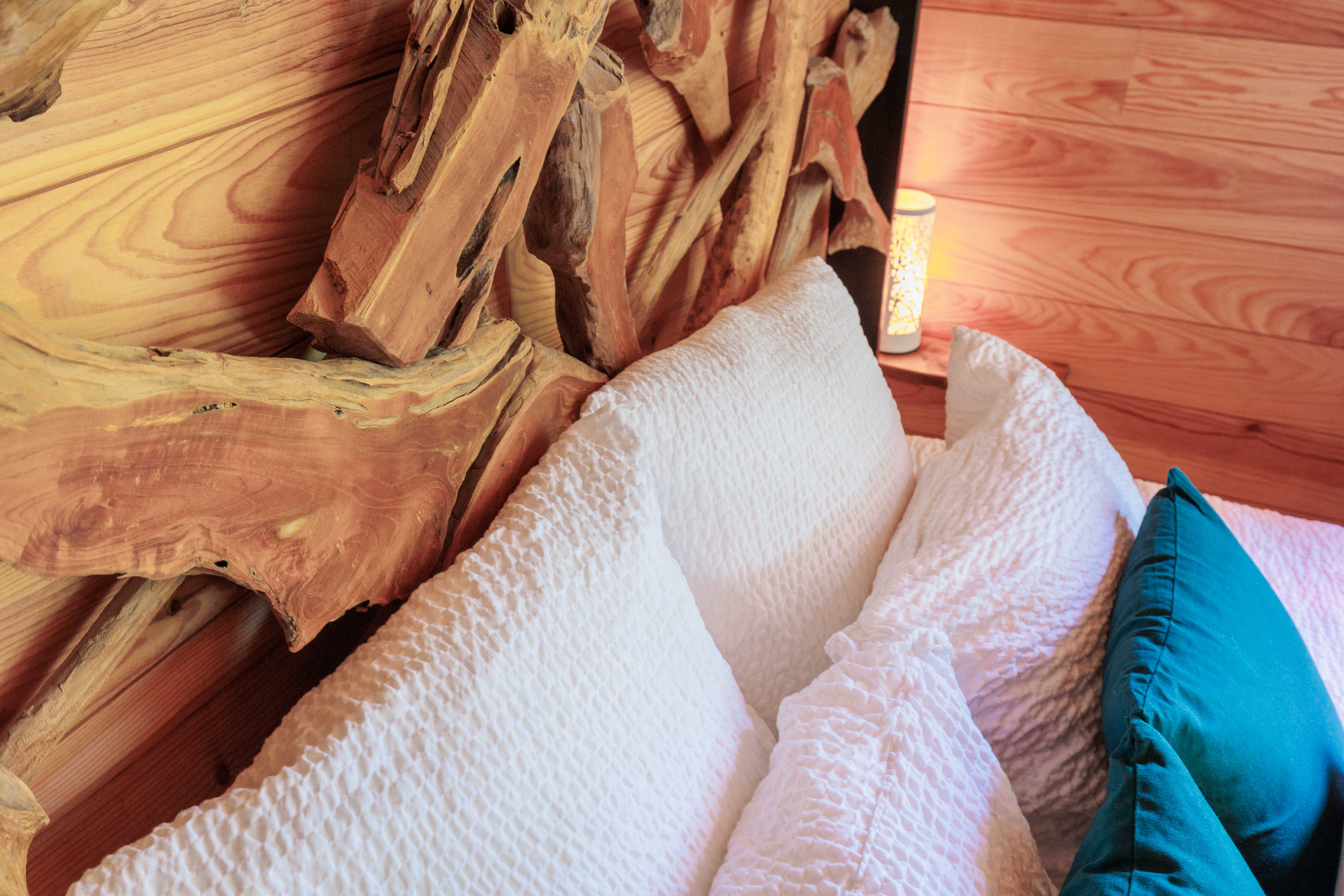 La Cabane Cassanha & Spa : une évasion romantique en pleine nature à Méjannes-Lès-Alès — salle de bain