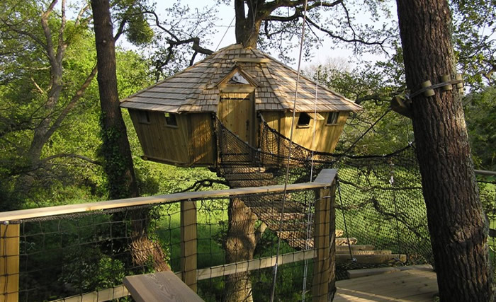 La Cabane Pradan : une expérience suspendue dans les arbres — Cabane à Ploemel