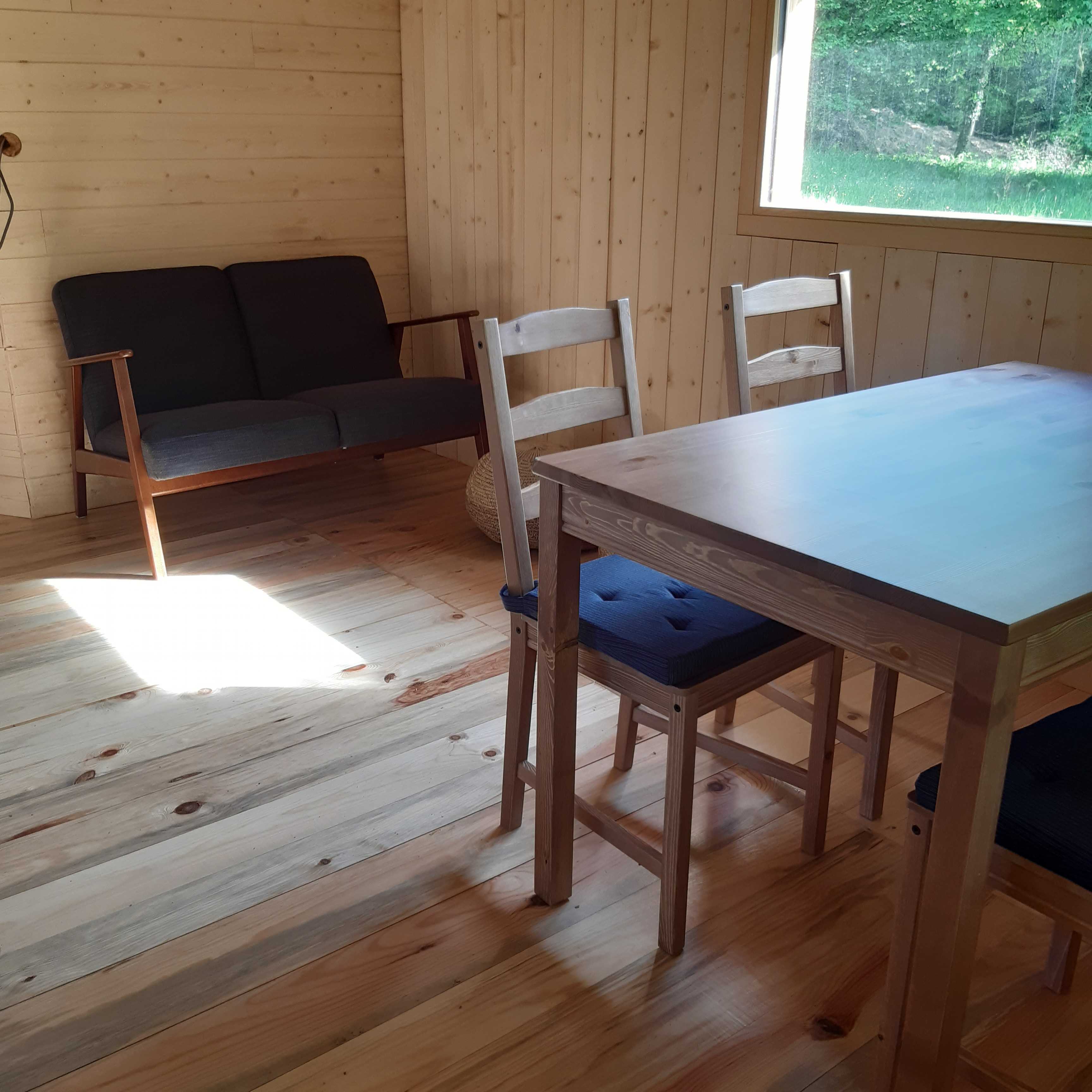 La cabane de la hulotte — Cabane avec spa au Château de Charnizay à Château de Charnizay — espace de vie