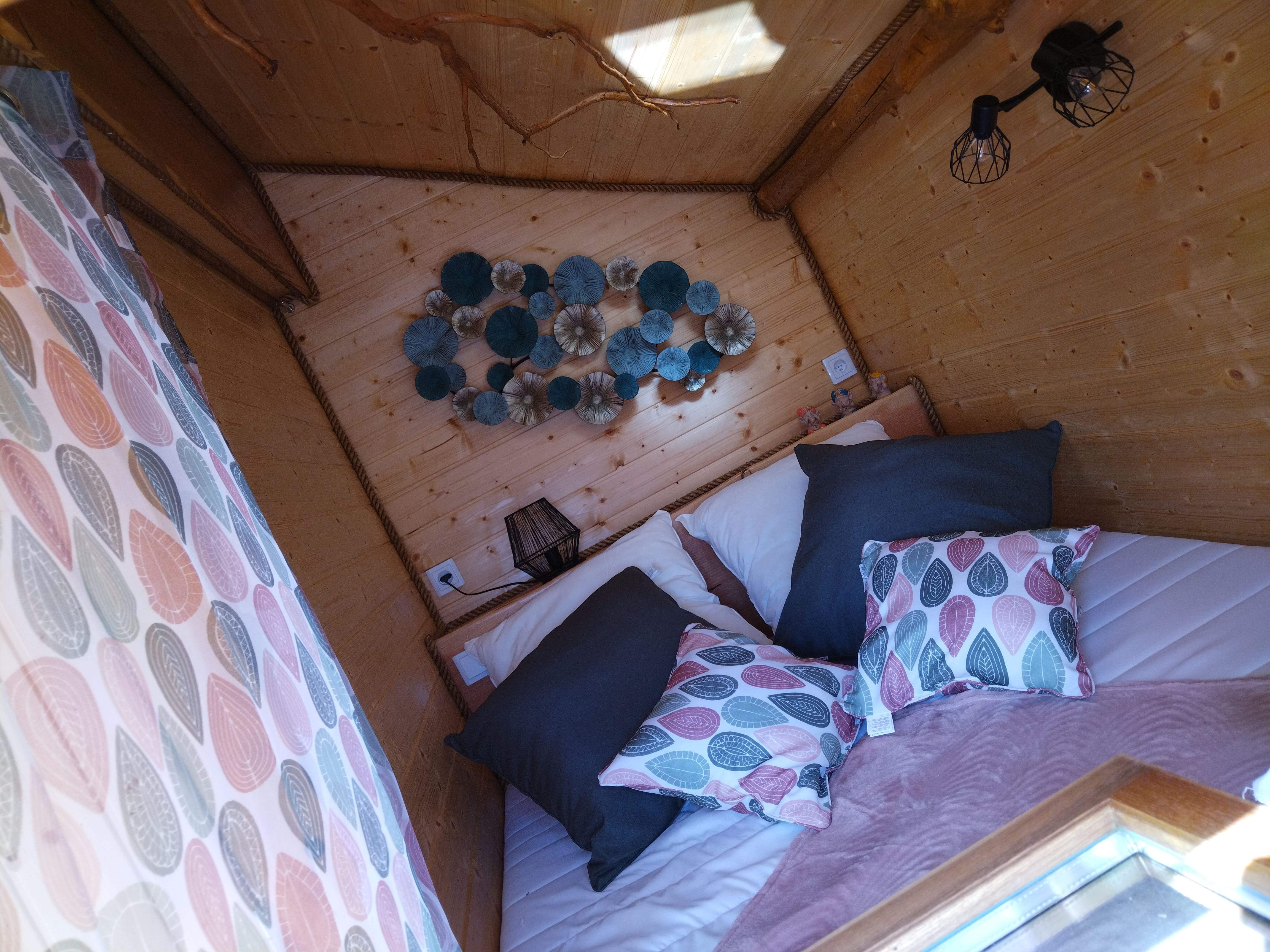 La Cabane Enchantée & Spa : une évasion sensorielle en pleine nature à Romain Sur Meuse — salle de bain