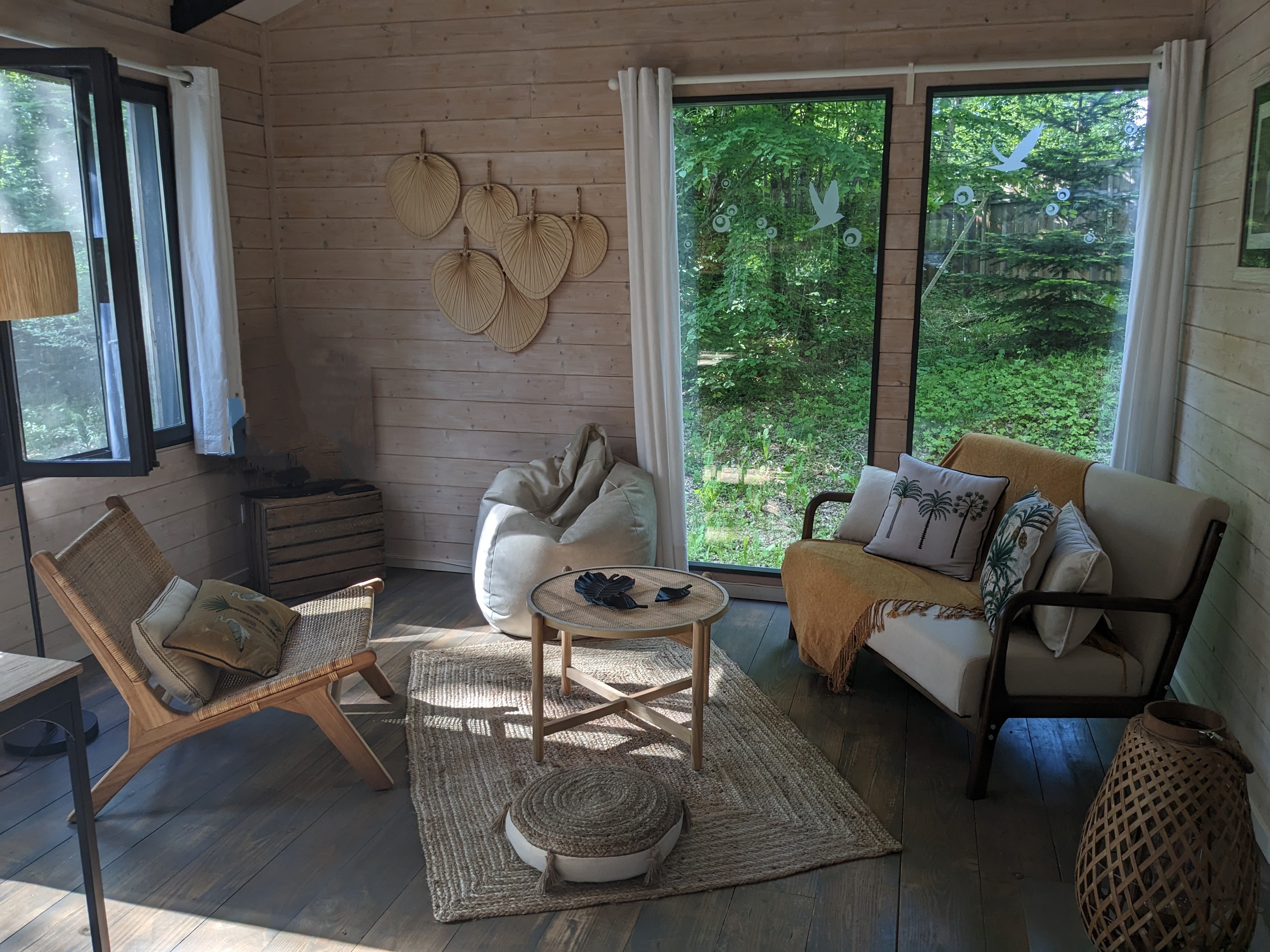 Lodge Spa Supérieur : un chalet romantique en Aquitaine à Biron — vue intérieure