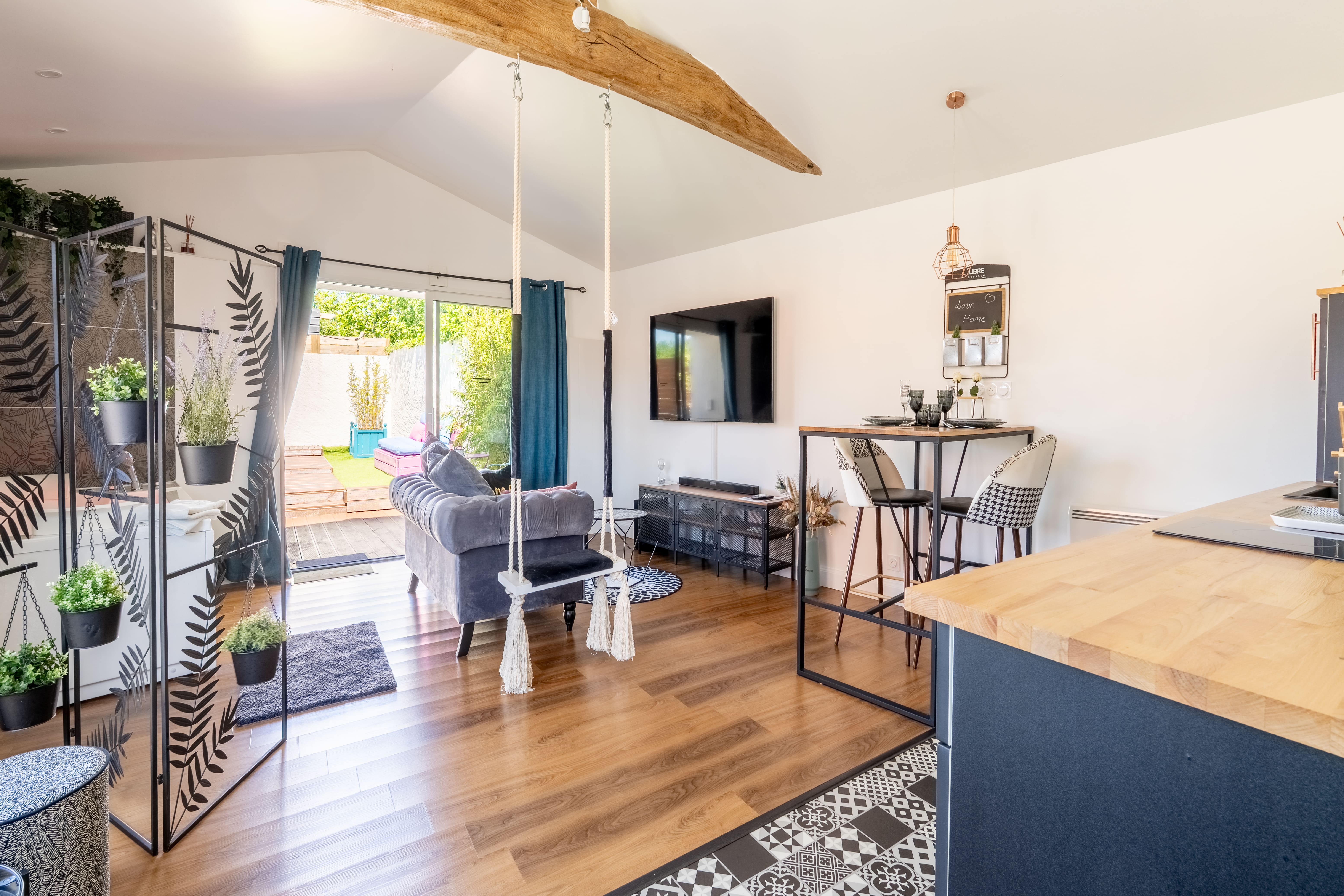 Évasion sensorielle au Love Home & Balnéo à Bois De Céné — salle de bain