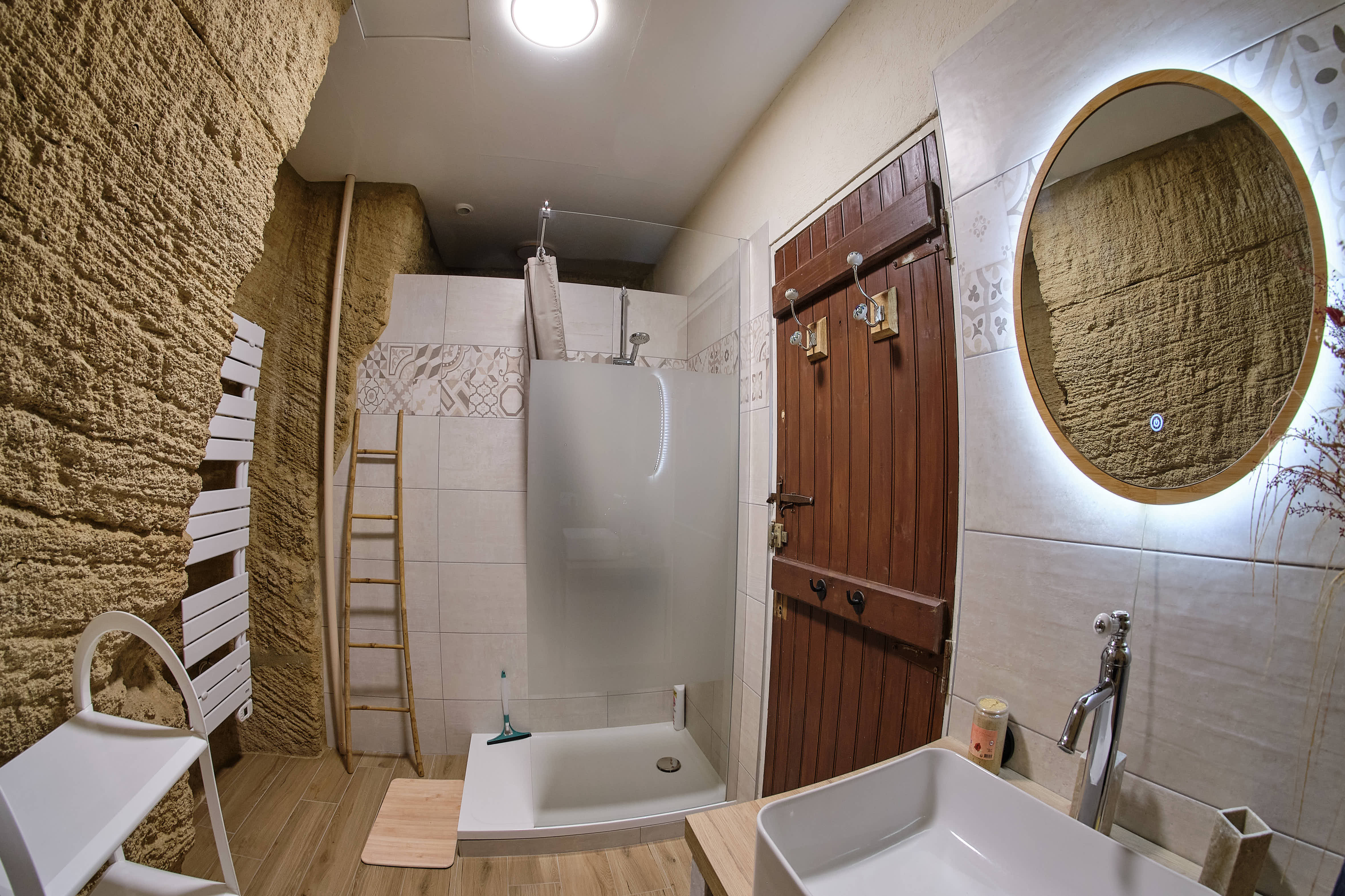 TrogloMoro — Maison troglodyte avec spa à Maine-et-Loire à Angers — cuisine