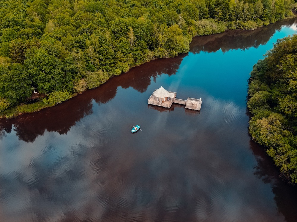Cabane Spa Eden : une évasion sur l'eau en Franche-Comté