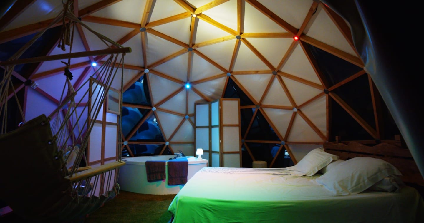 Le Géopod de la Tuilière : un dôme enchanteur en Provence à Carnoules — vue intérieure