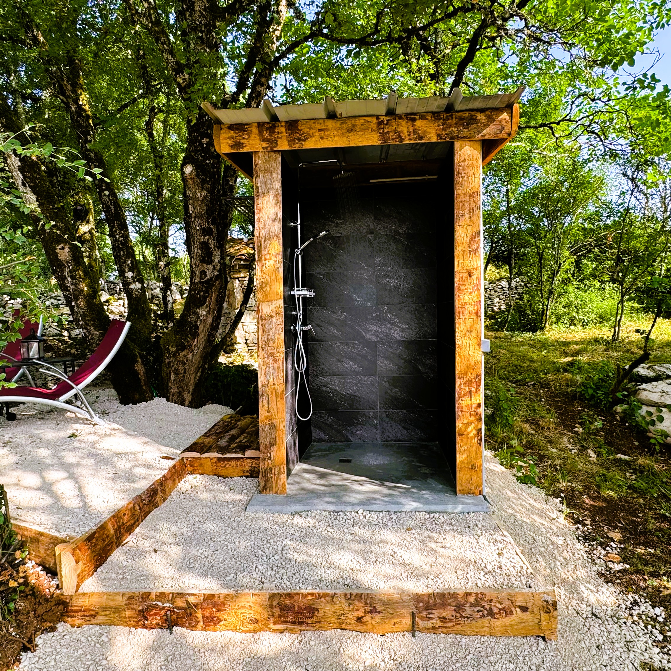 Le Refuge des Etoiles — Maison insolite avec spa privatif à Lot à Cajarc — détail architectural