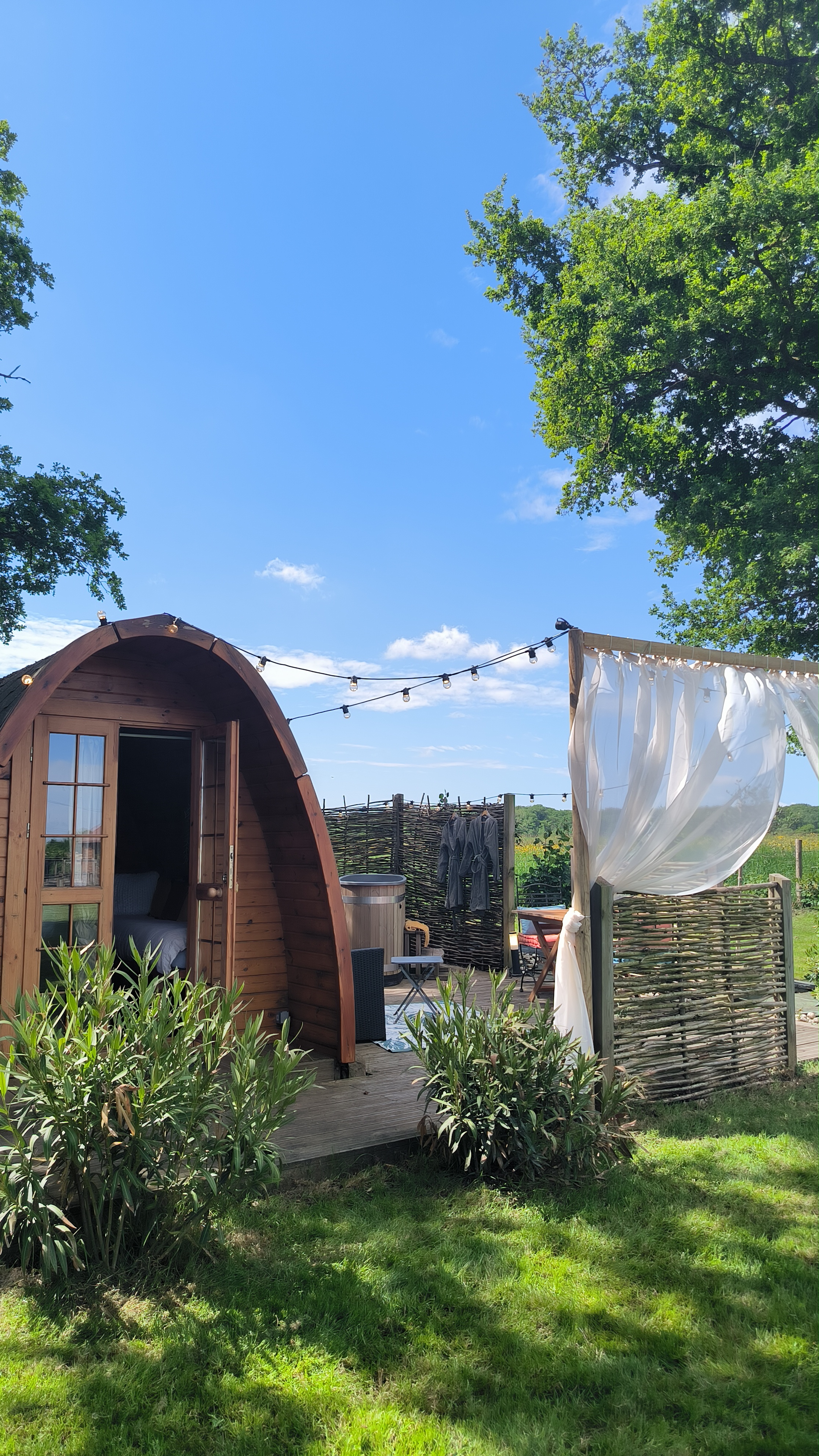 Pod - Sous les chênes — Cabane avec spa à Mayenne à La Préhouillère — vue intérieure