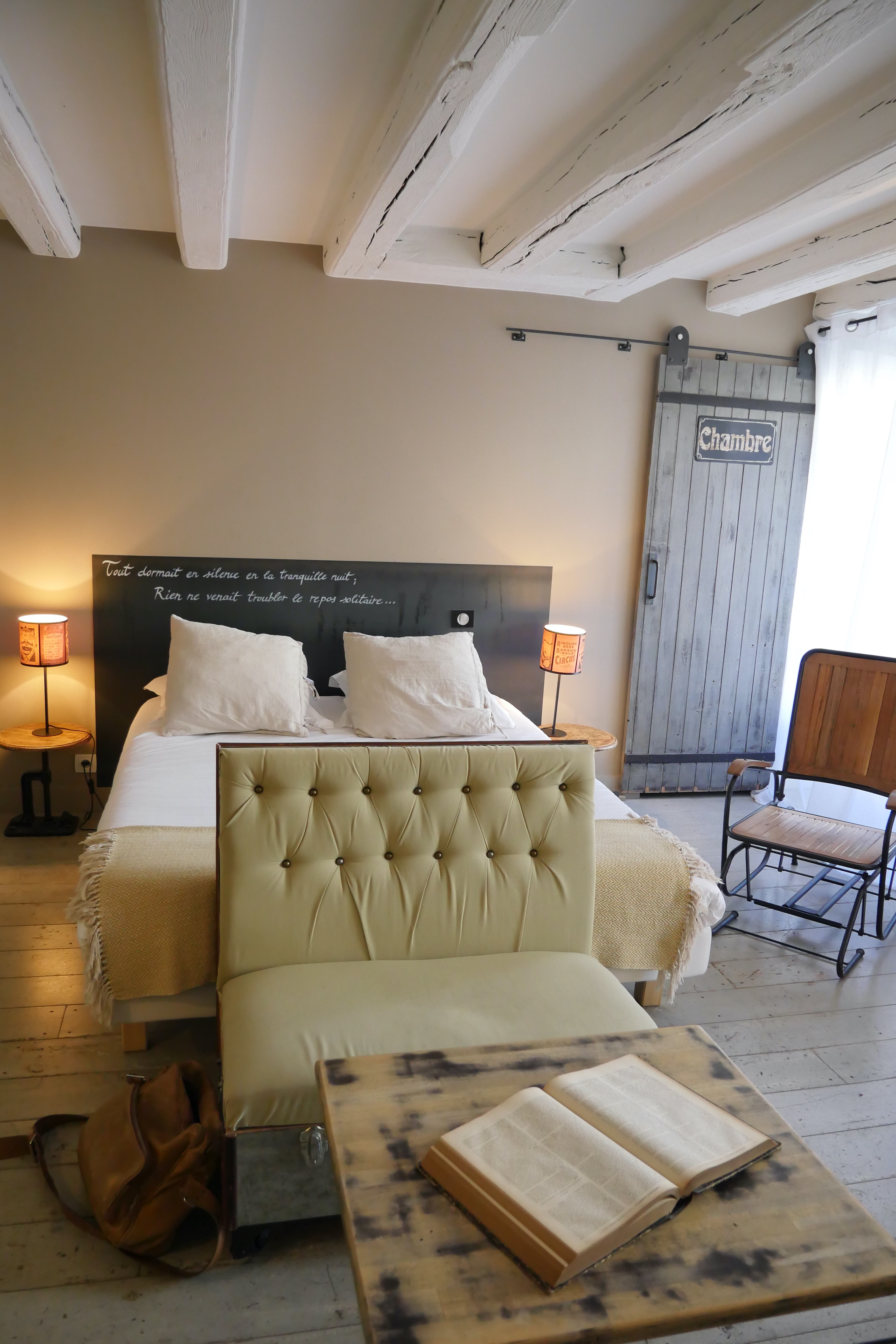 La Nuit : une chambre à thème immersive en Pays de la Loire à Nantes — espace de vie