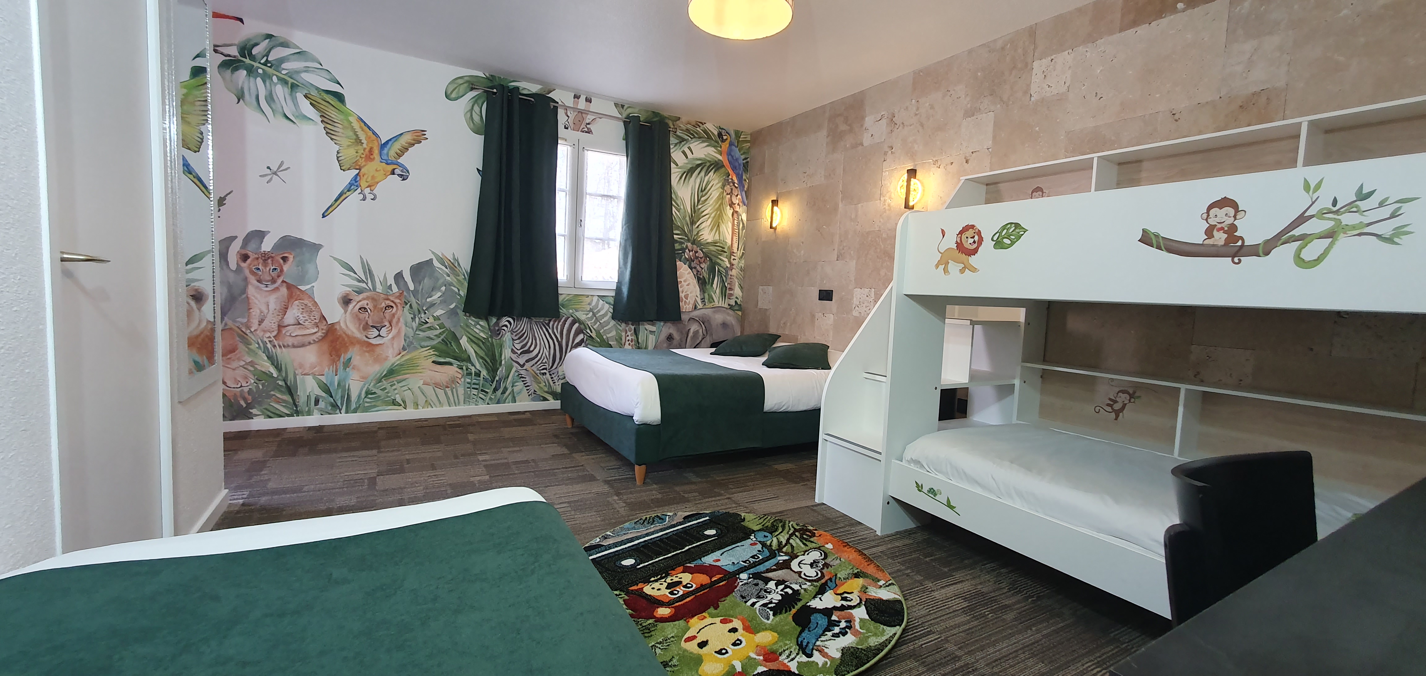 Chambre Safari — Hébergement familial avec spa à Ain à Meillonnas — vue intérieure