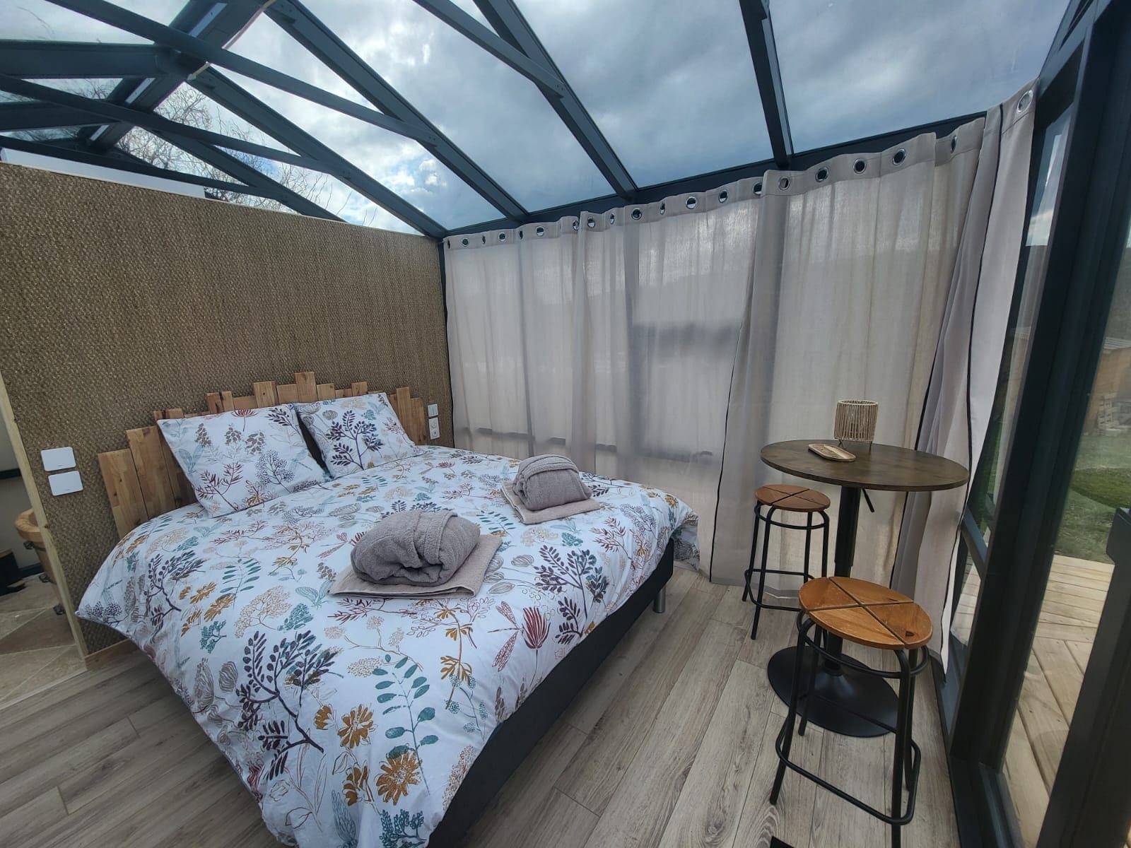 L'Orangerie & Spa — Évasion romantique en Ardèche à Aubenas — vue depuis la terrasse