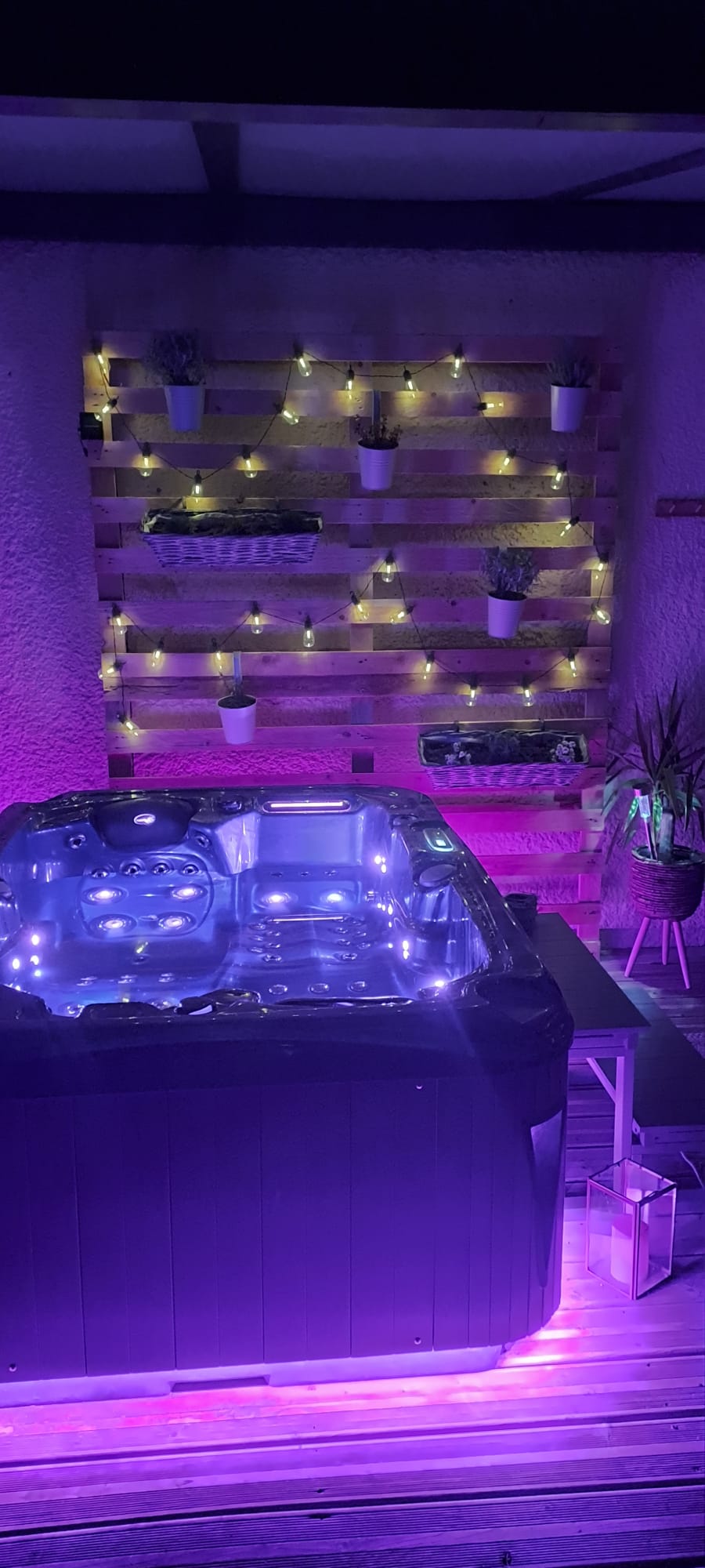 Le Mas Blanc & Spa — Maison insolite avec jacuzzi à Carcassonne à Carcassonne — détail architectural
