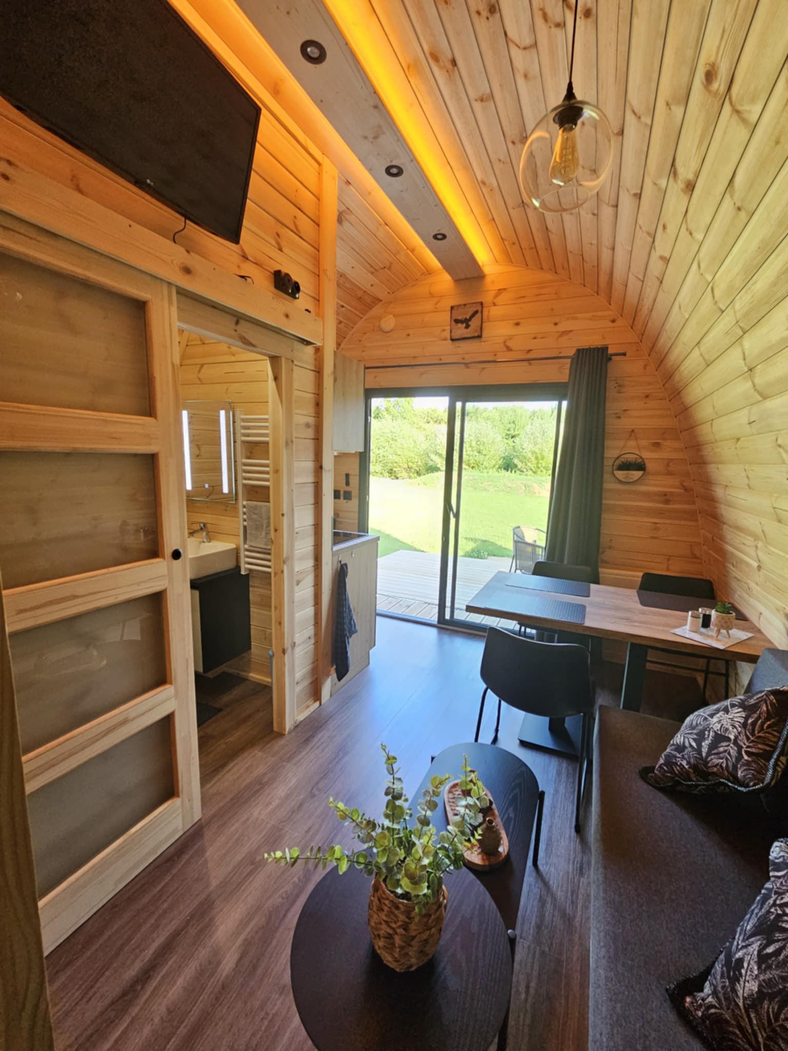 Pod ÉLAN — Séjour insolite avec spa à Rainville (Vosges) à Rainville — vue intérieure