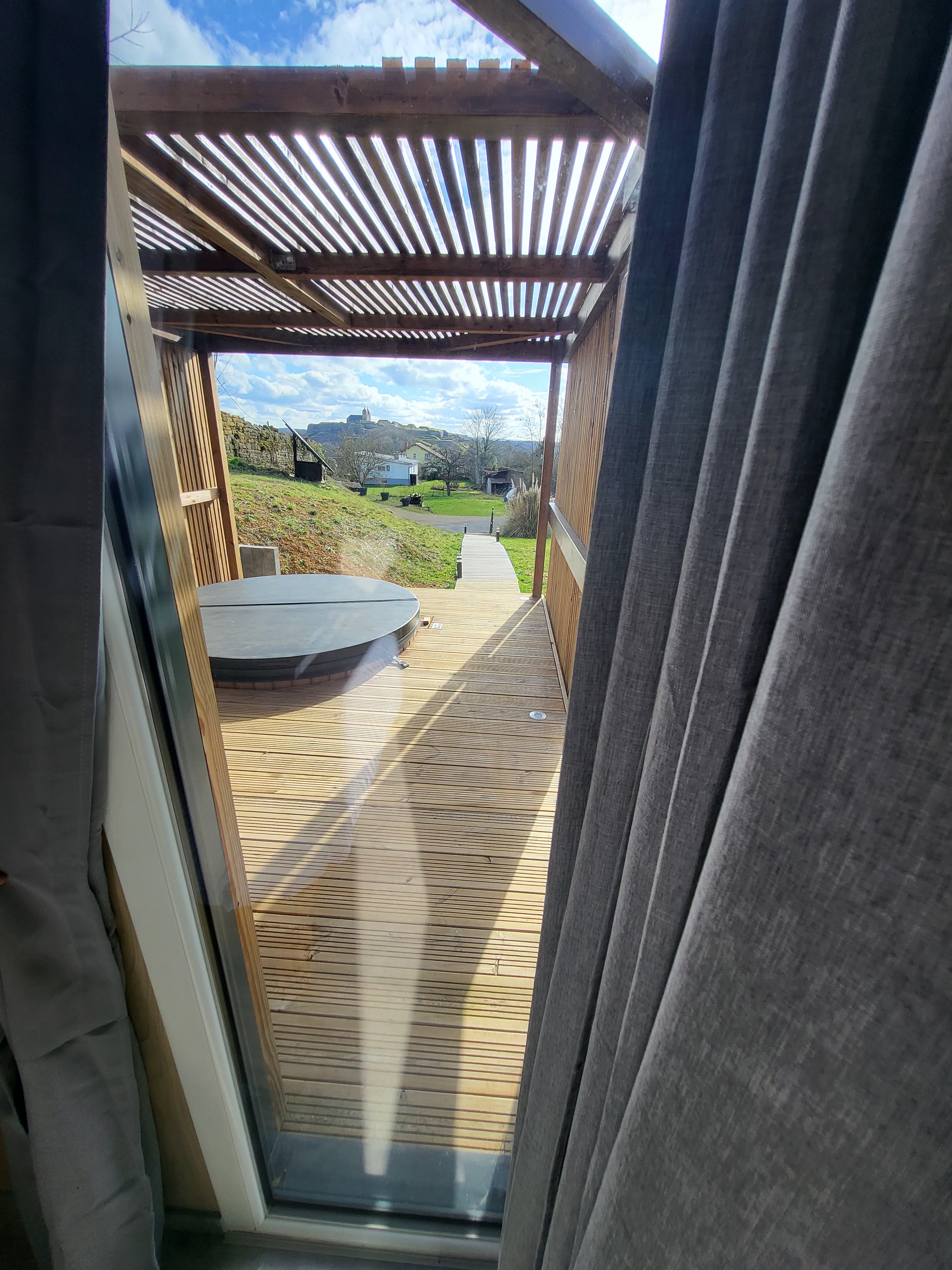 La Cabane des folies — Cabane avec spa à Montmédy à Montmédy — détail architectural