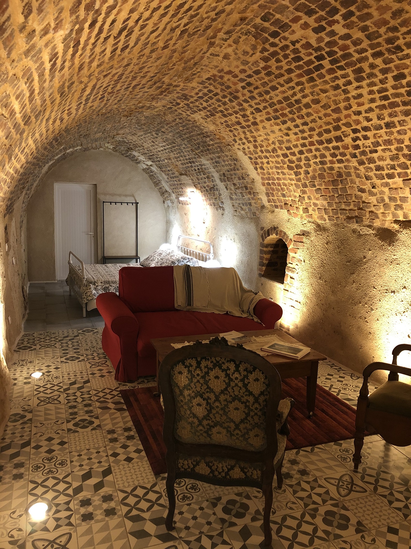 Gîte du Vieux Chai de Trôo — Maison troglodyte avec spa à Trôo à Trôo — vue intérieure