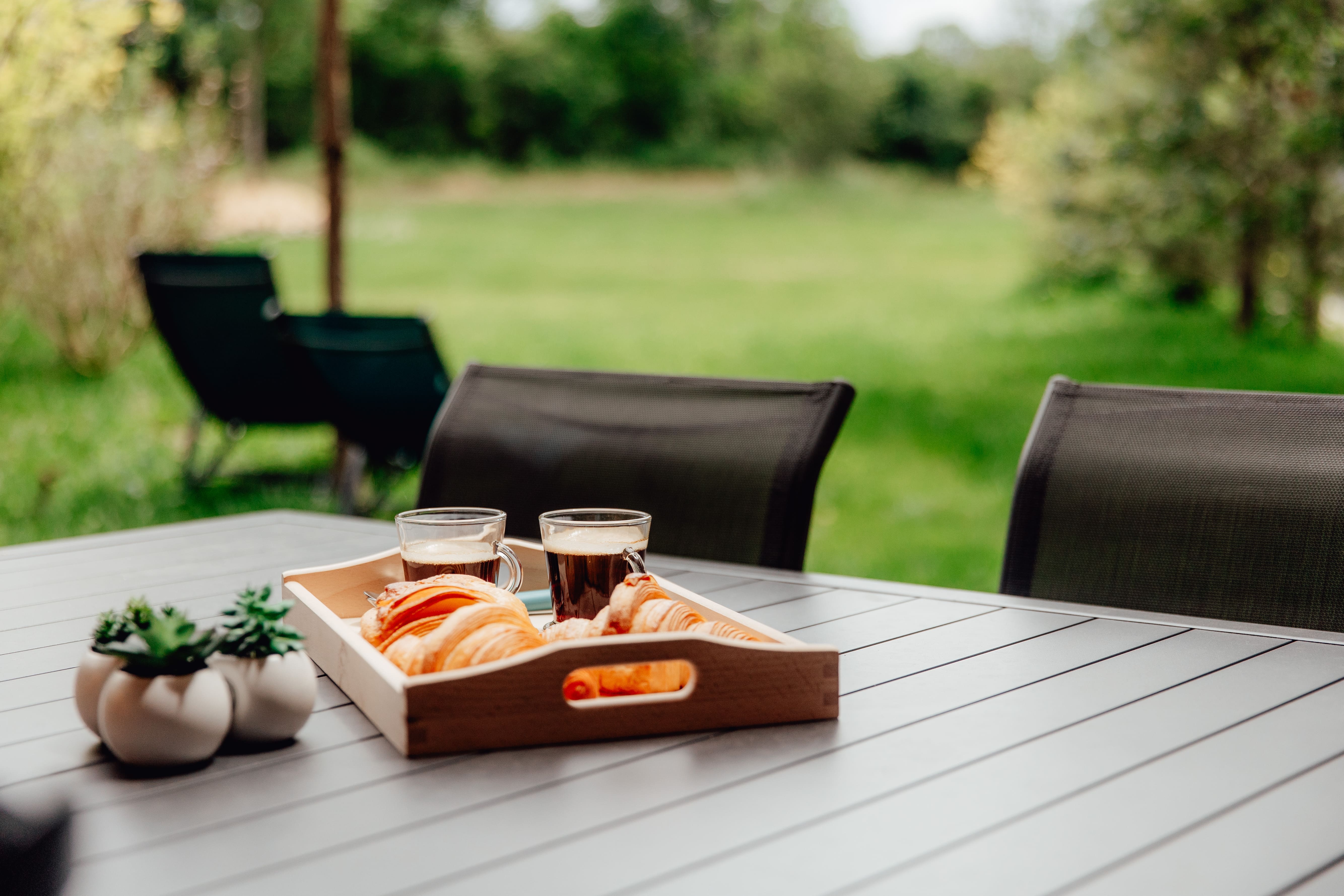 Chalet romantique en Franche-Comté : une évasion en pleine nature à Coyron — chambre