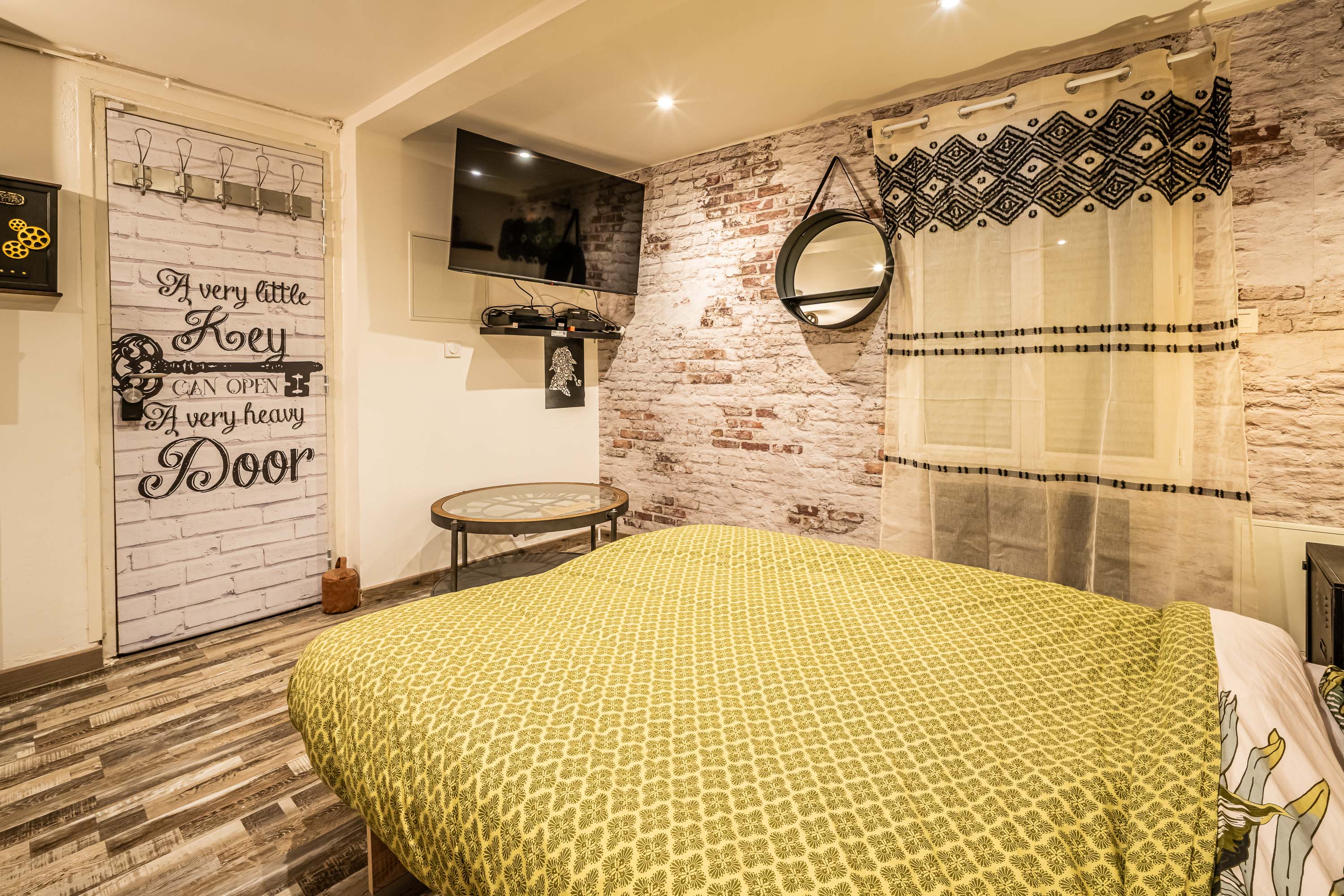 Les Trésors de Narbonne : une chambre à thème immersive à Narbonne — vue intérieure