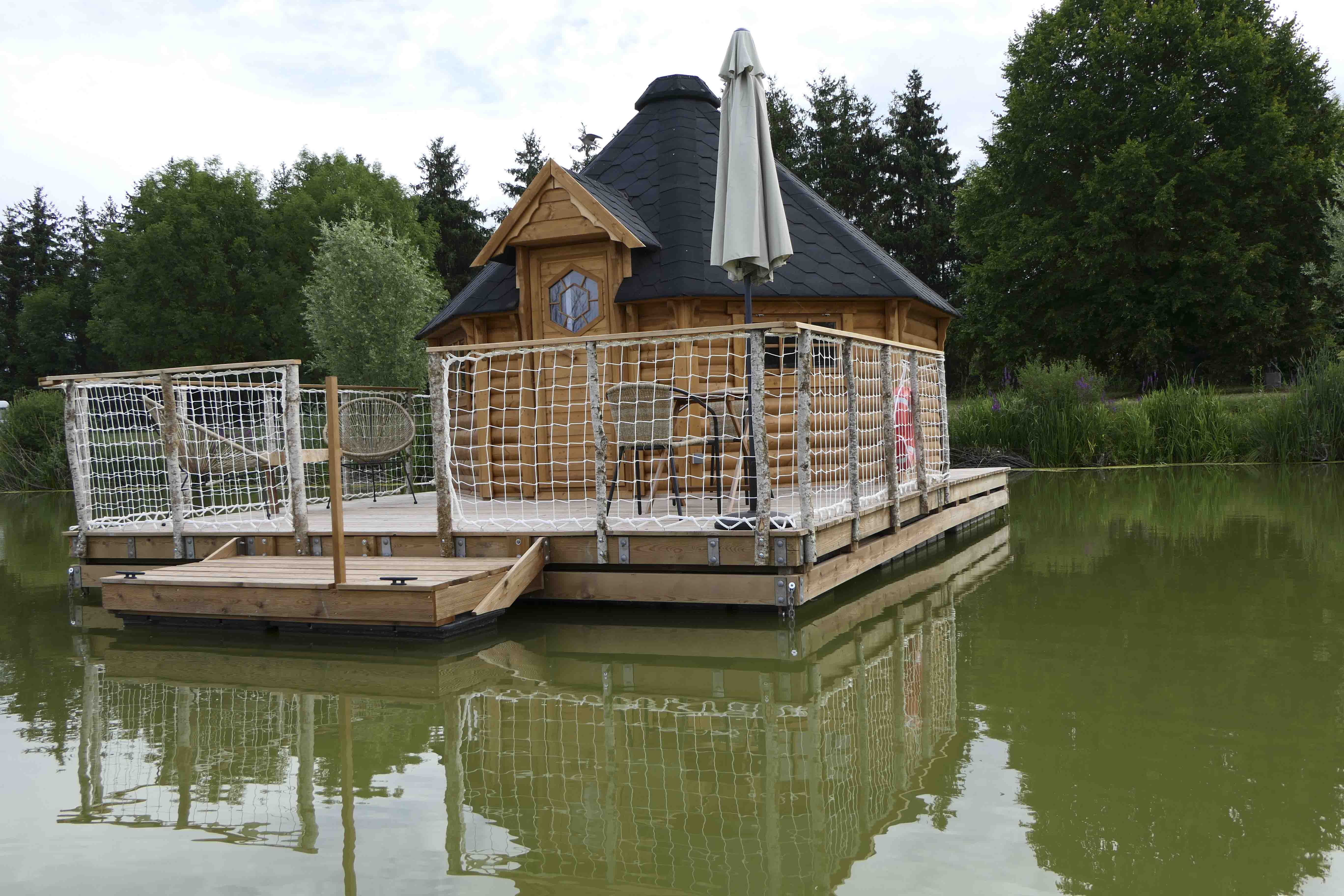 Le cerf : une cabane flottante au cœur de la Lorraine à Givrauval — salle de bain