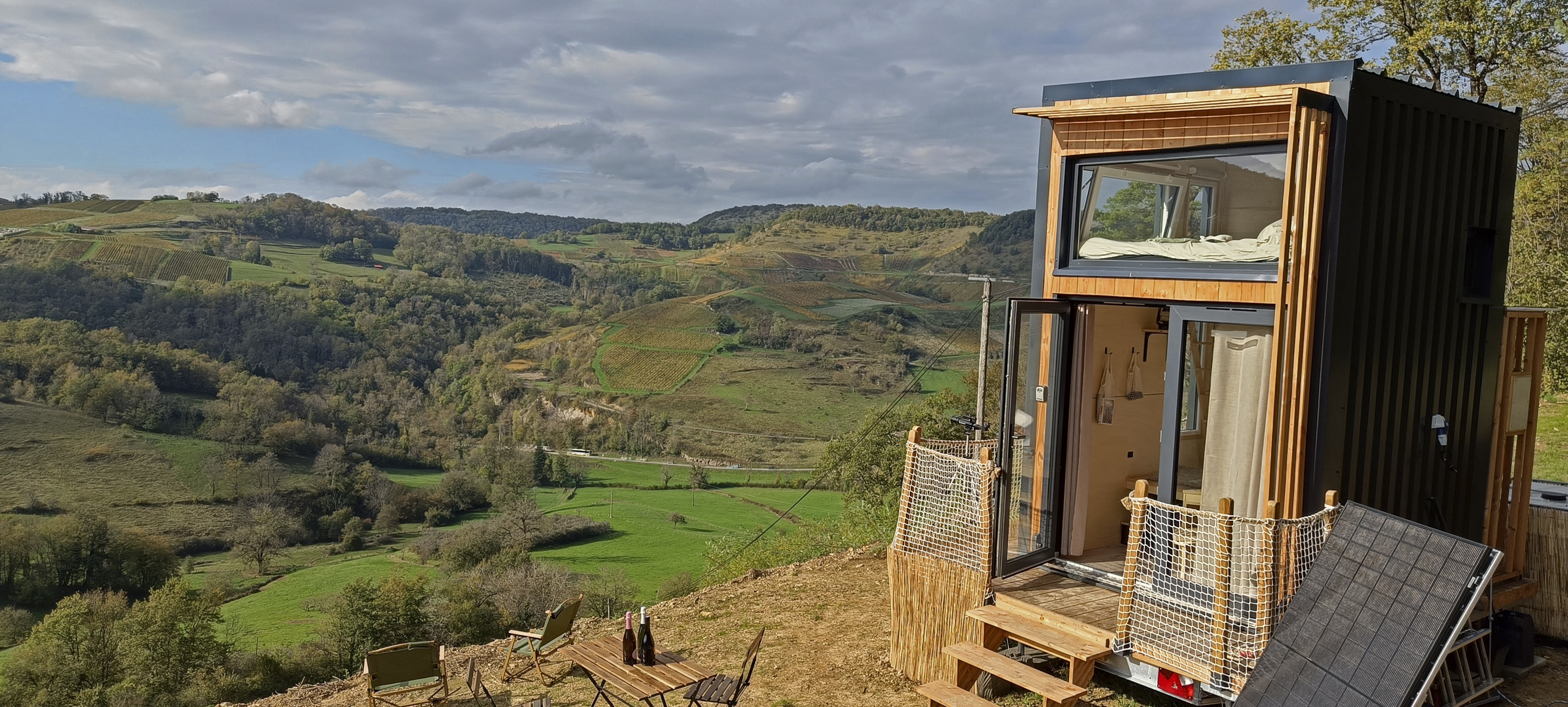 Belvédère du Haut Bugey — Tiny House panoramique à Boyeux (Ain) à Boyeux-Saint-Jérôme — vue intérieure