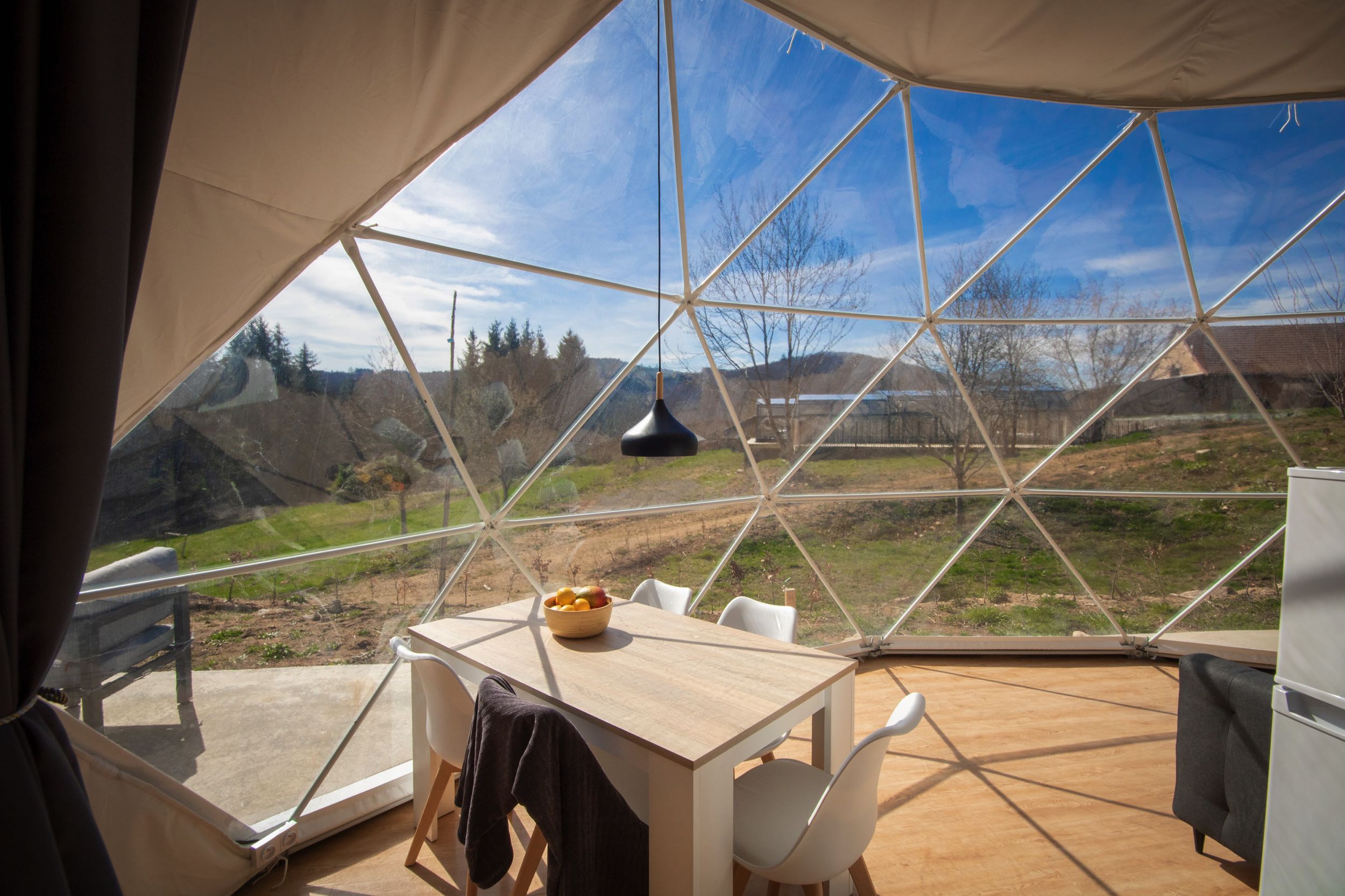 Dôme en Auvergne : une immersion au cœur de la nature à Châtel-Montagne — chambre