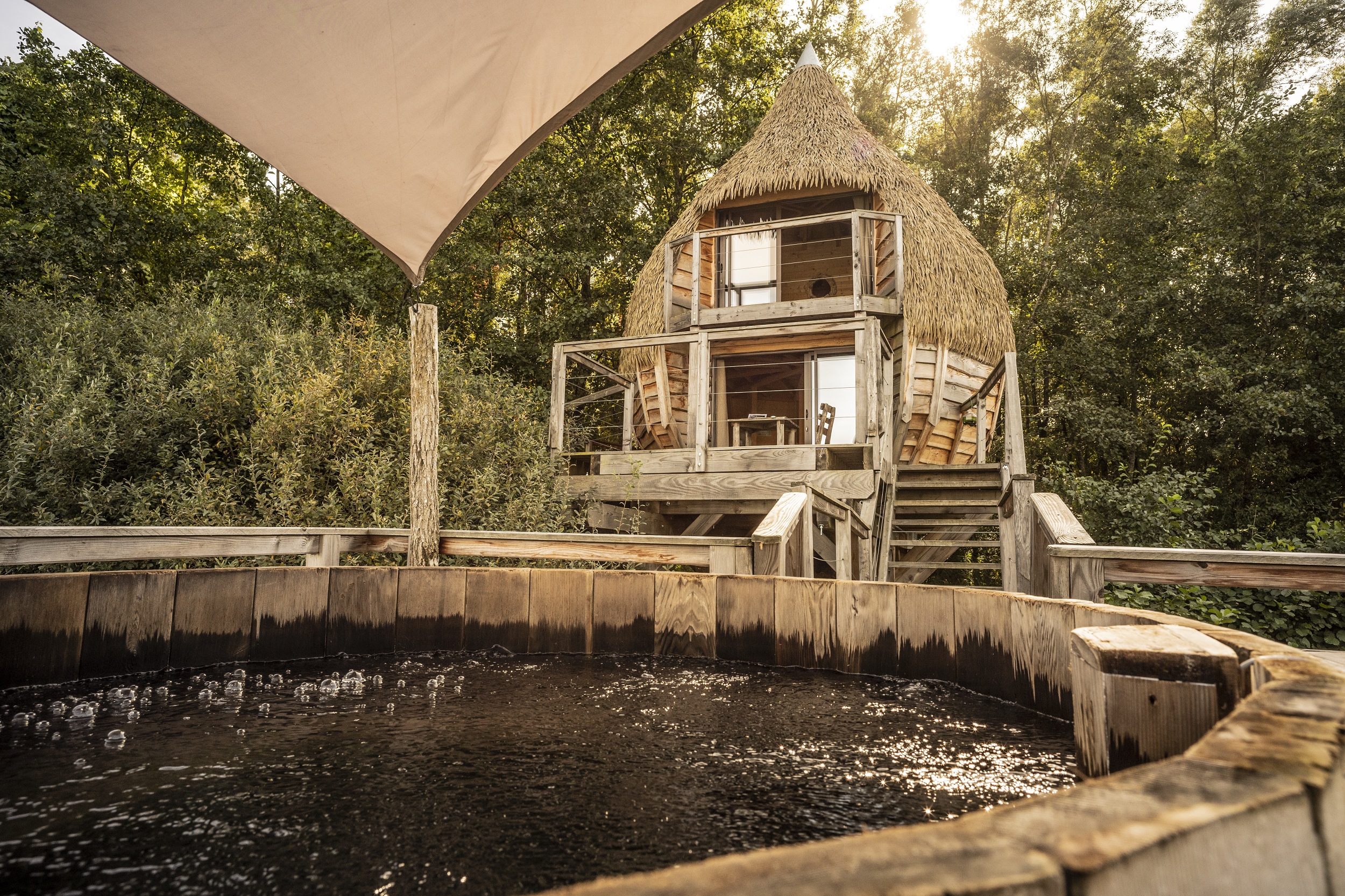 Cabane Spa Songe : une évasion sur pilotis en Franche-Comté à Chassey-Lès-Montbozon — espace de vie