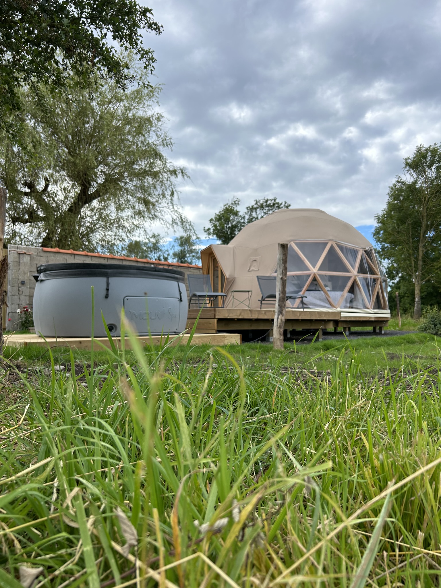 Le Dôme du Moulin Hacquet & Spa : une évasion sensorielle en Picardie à Faviéres — vue depuis la terrasse