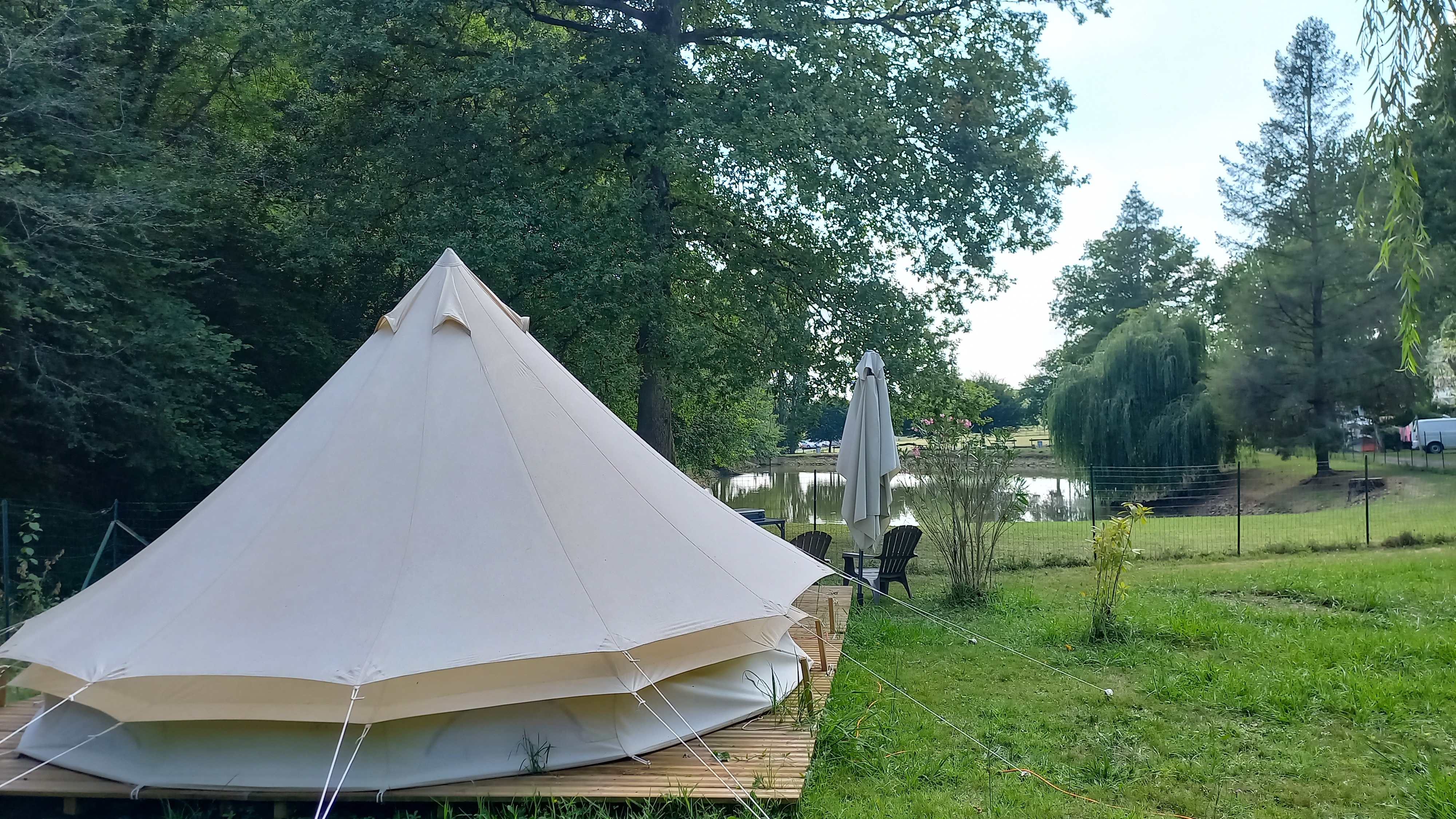 Tente Nori — Séjour nature avec spa à L'Orée du Bois, Pyrénées-Atlantiques à Pau — vue depuis la terrasse