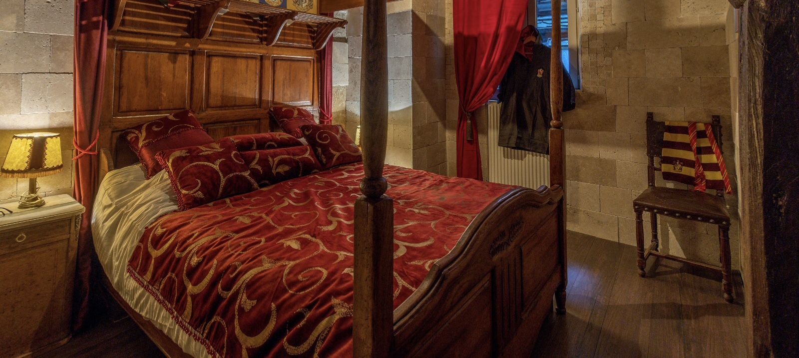 Appartement du sorcier — Chambre à thème avec spa à Dijon à Dijon — espace de vie