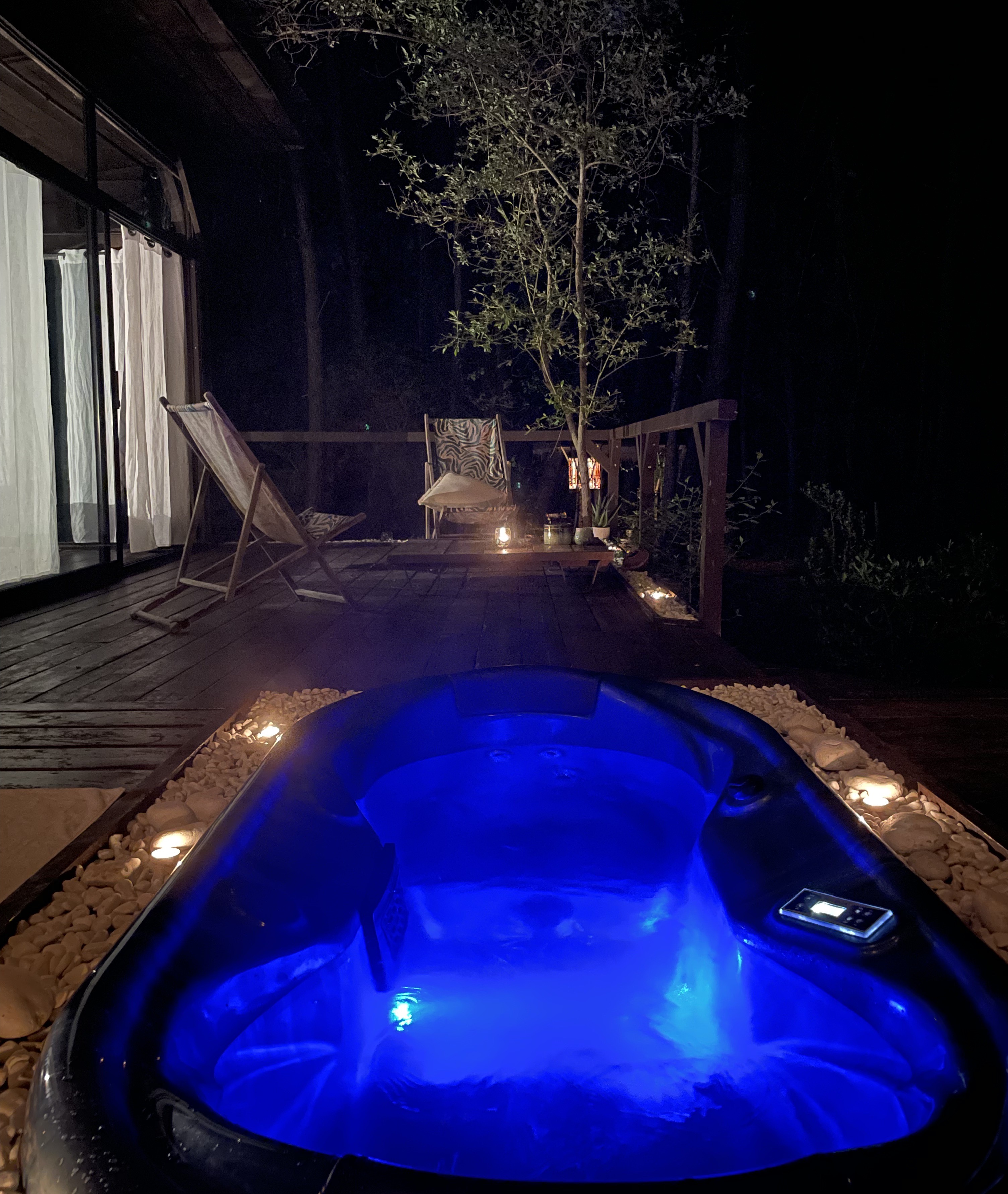 La Cabane O2 et son Spa privatif — Cabane avec vue panoramique à Gironde à Gironde-sur-Dropt — détail architectural