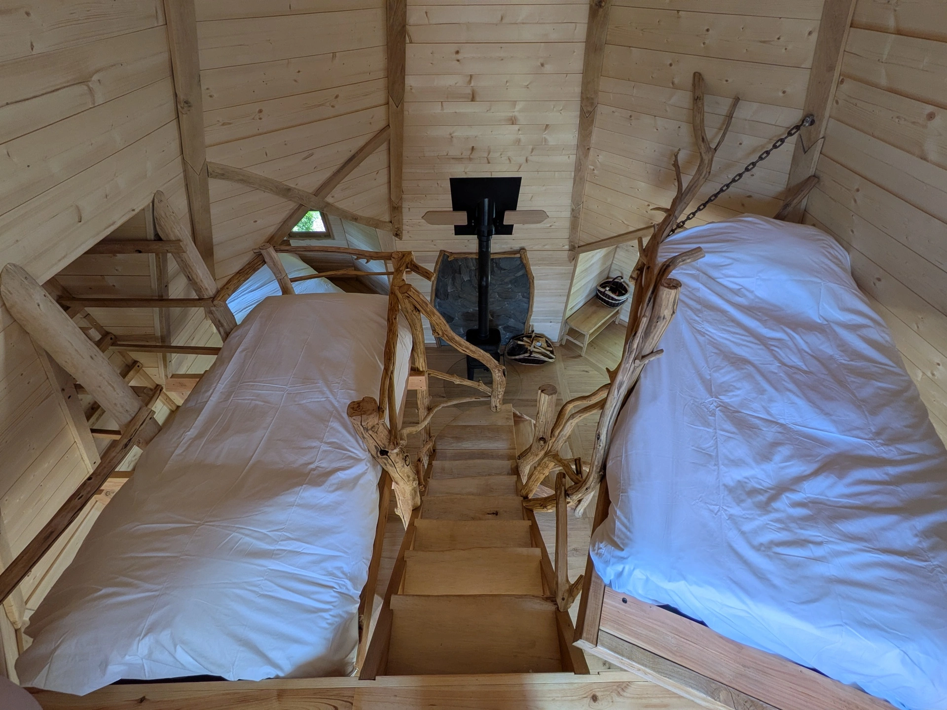 Le château des Havres Verts — Cabane sur pilotis avec spa à Cantal à Madic — cuisine