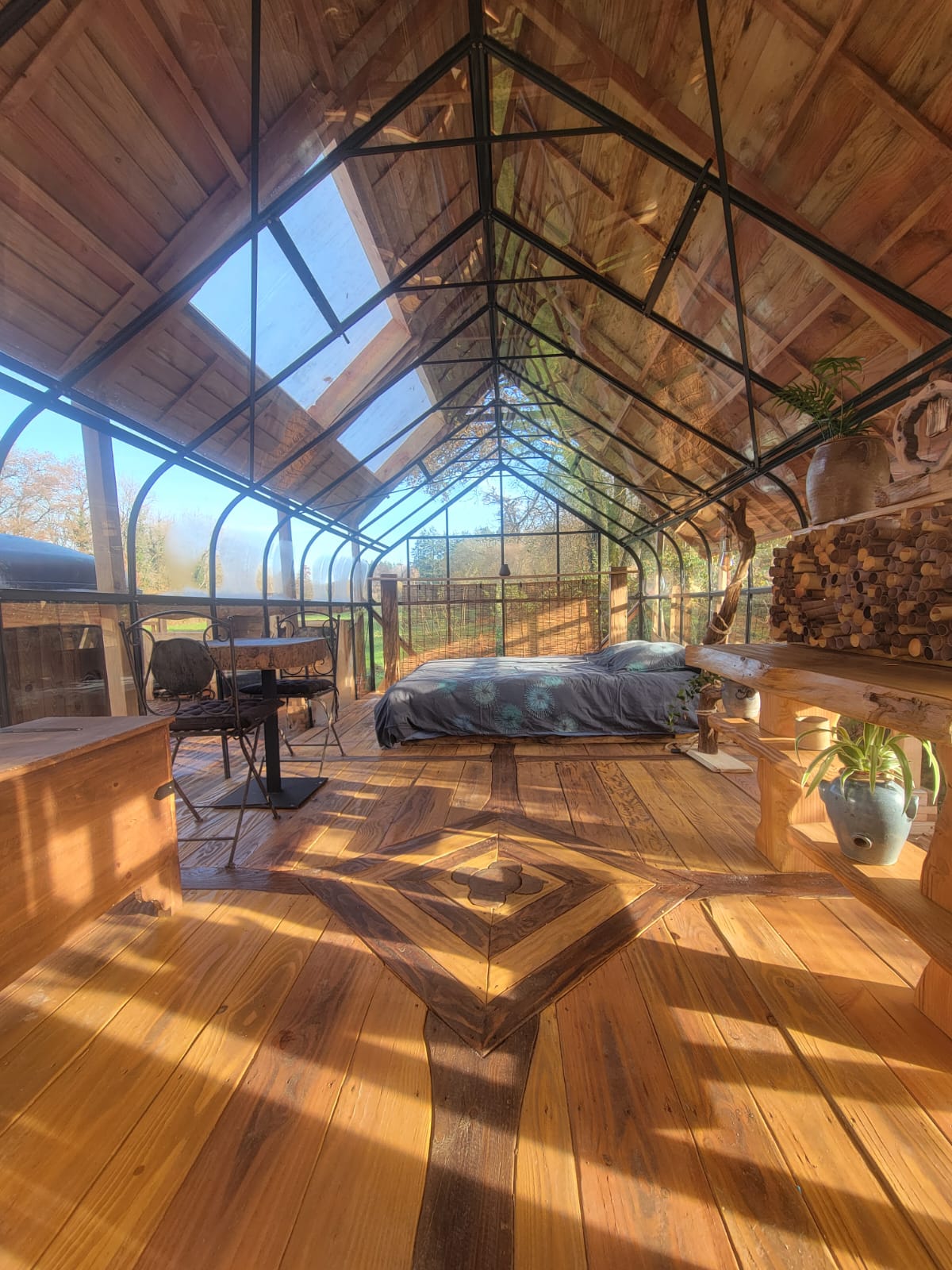 Le refuge d'Elrond : une évasion inclassable avec bain nordique à Saint Sulpice Les Feuilles — espace de vie